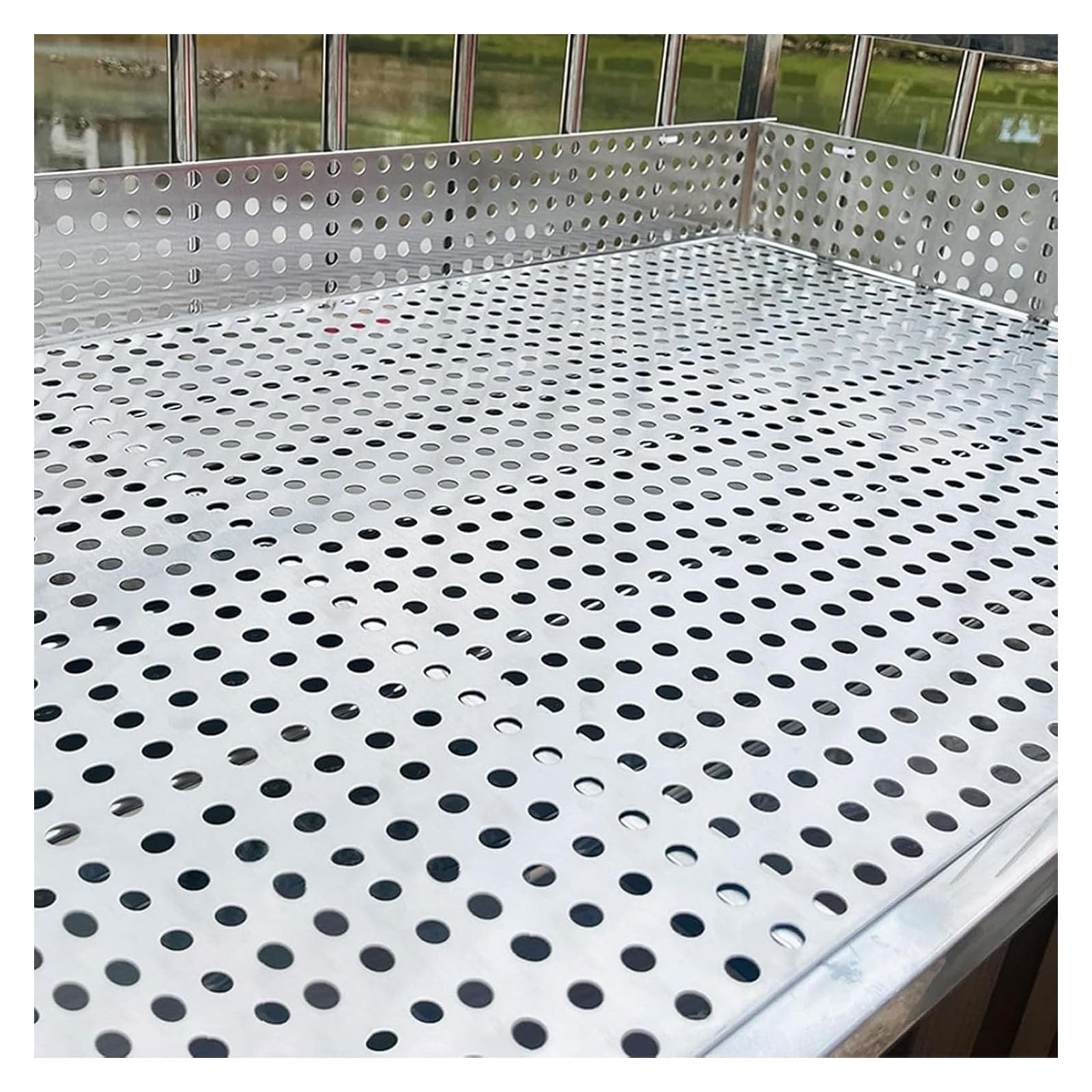 Tôle métallique perforée pour stopper le vis-à-vis sur balcon et sécuriser l'air