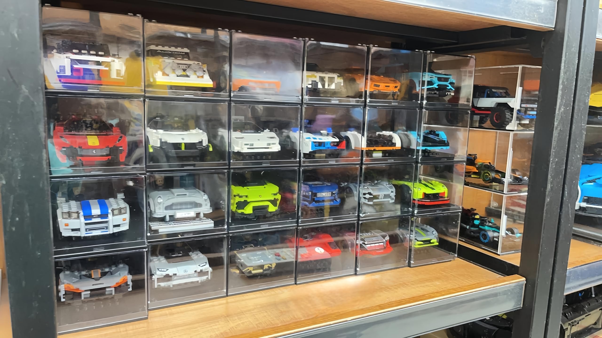 LED-Vitrine für Speed Champions Autos, stapelbare Acryl-Displaybox mit Licht, staubgeschützter Aufbewahrung und Organisation für LEGO Speed Champions Autos Spielzeug