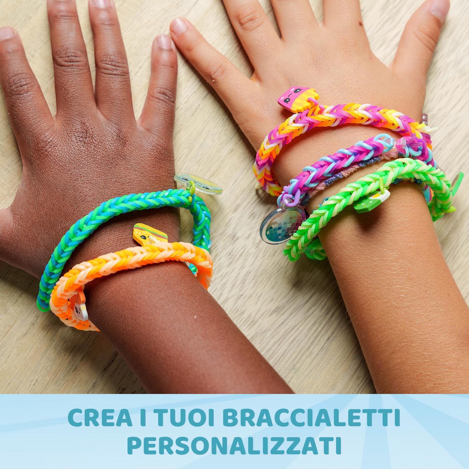Bandai - Rainbow Loom Boutique – Set Automatico per Creare Braccialetti con Elastici - Hobby Creativo - Contiene 4000 Elastici, Ganci, Beadmoji, Charm - Giocattolo per Bambini dai 7 anni in su -CD0186