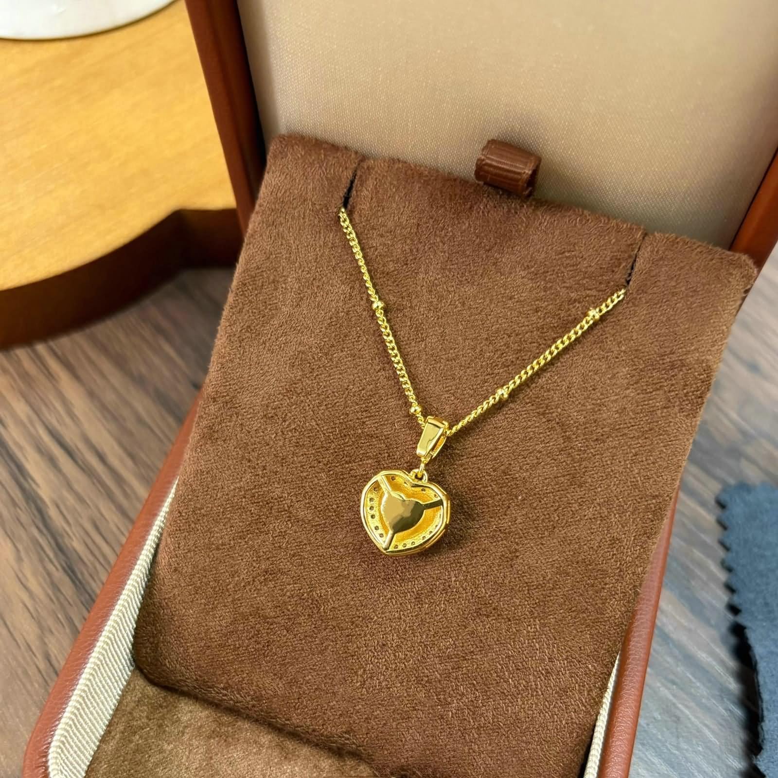 Łańcuszek na szyję, naszyjnik damski serce z 0,3 ct szmaragdem i moissanit 14-karatowe żółte złoto 45 cm