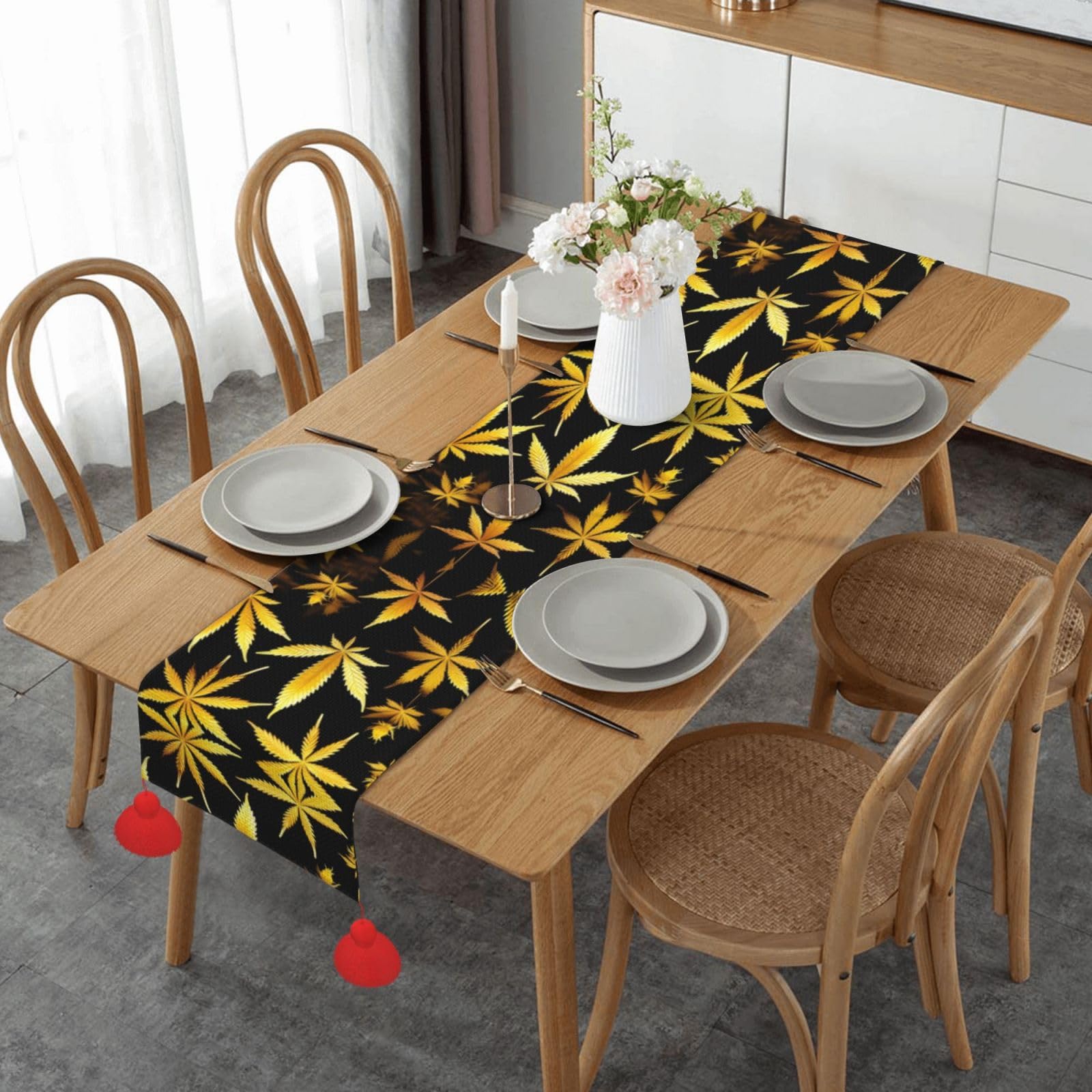 Chemin de table rustique cannabis doré pour embellir vos repas de Noël et repas de famille