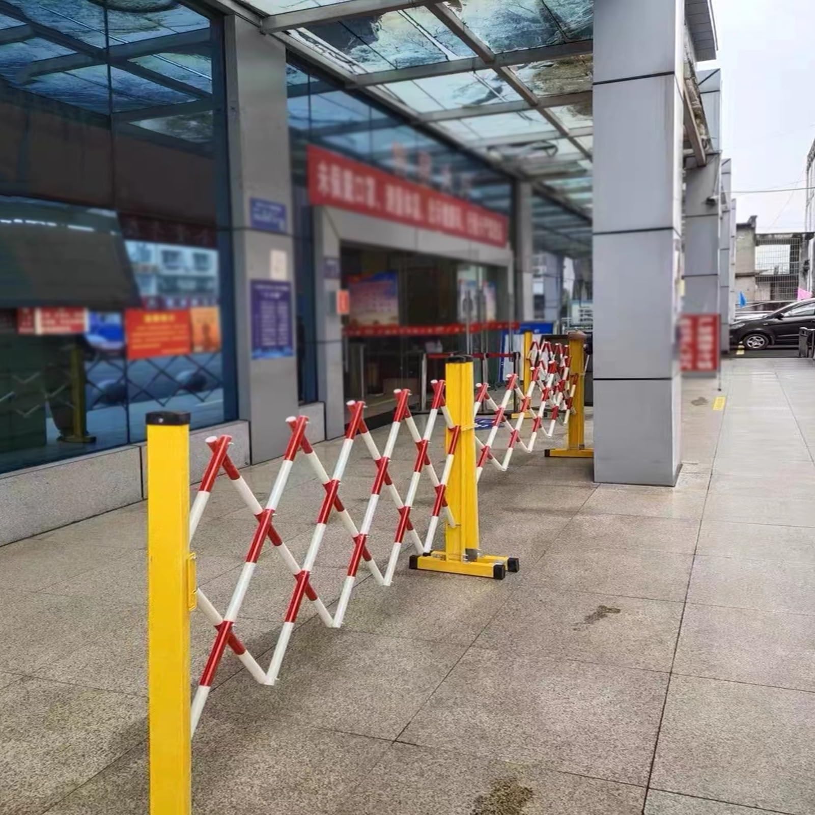 PFCDZDU Expandable Mobile Barricade, Outdoor Folding Portable Parking Barrier 3.9FT High, Road Garage Construction Driveway Fence Retractable Traffic Scissor Gate (Color : Red+White, Size : 3.9FTx26