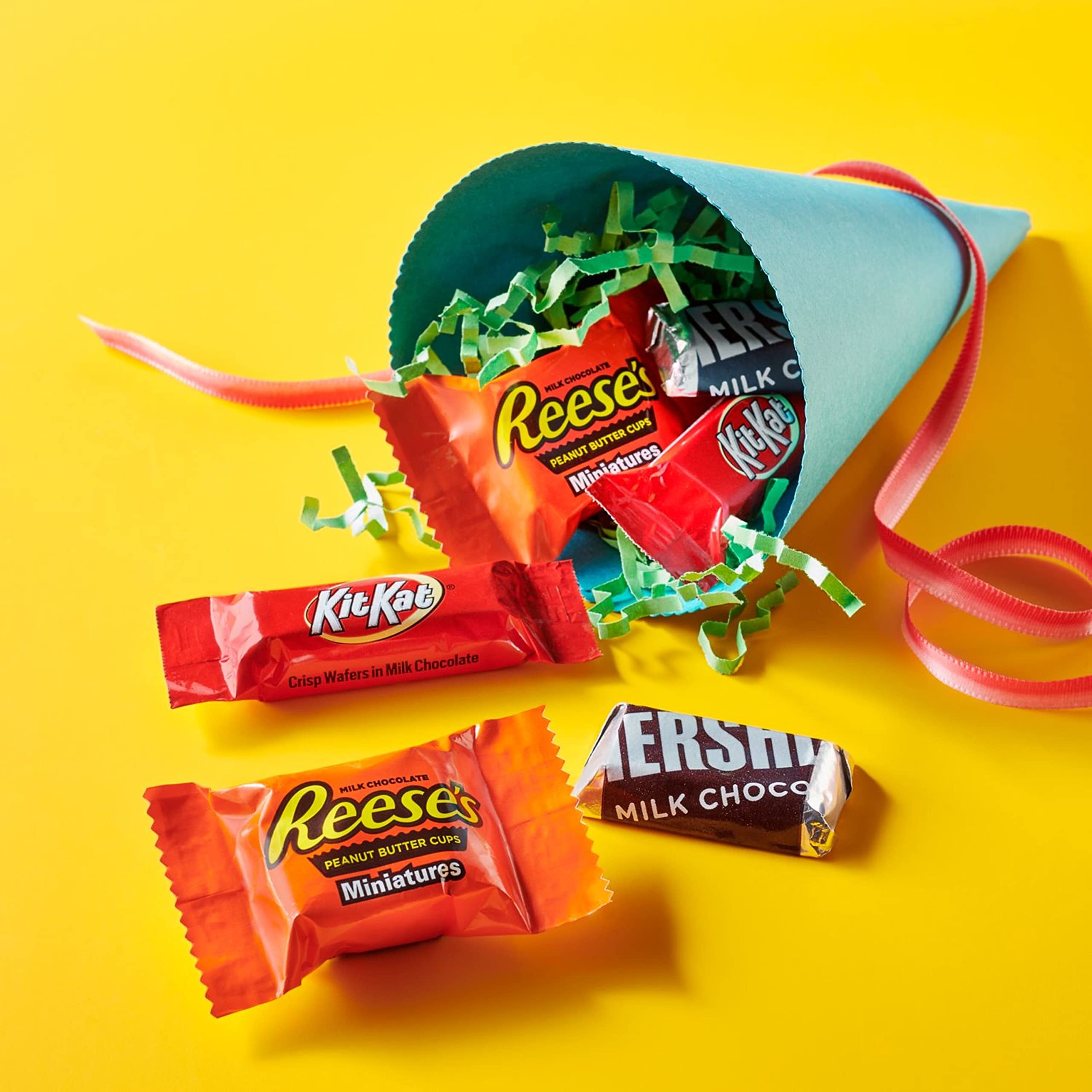 Buy REESE'S, HERSHEY'S and KIT KAT Miniatures Assorted Milk Chocolate