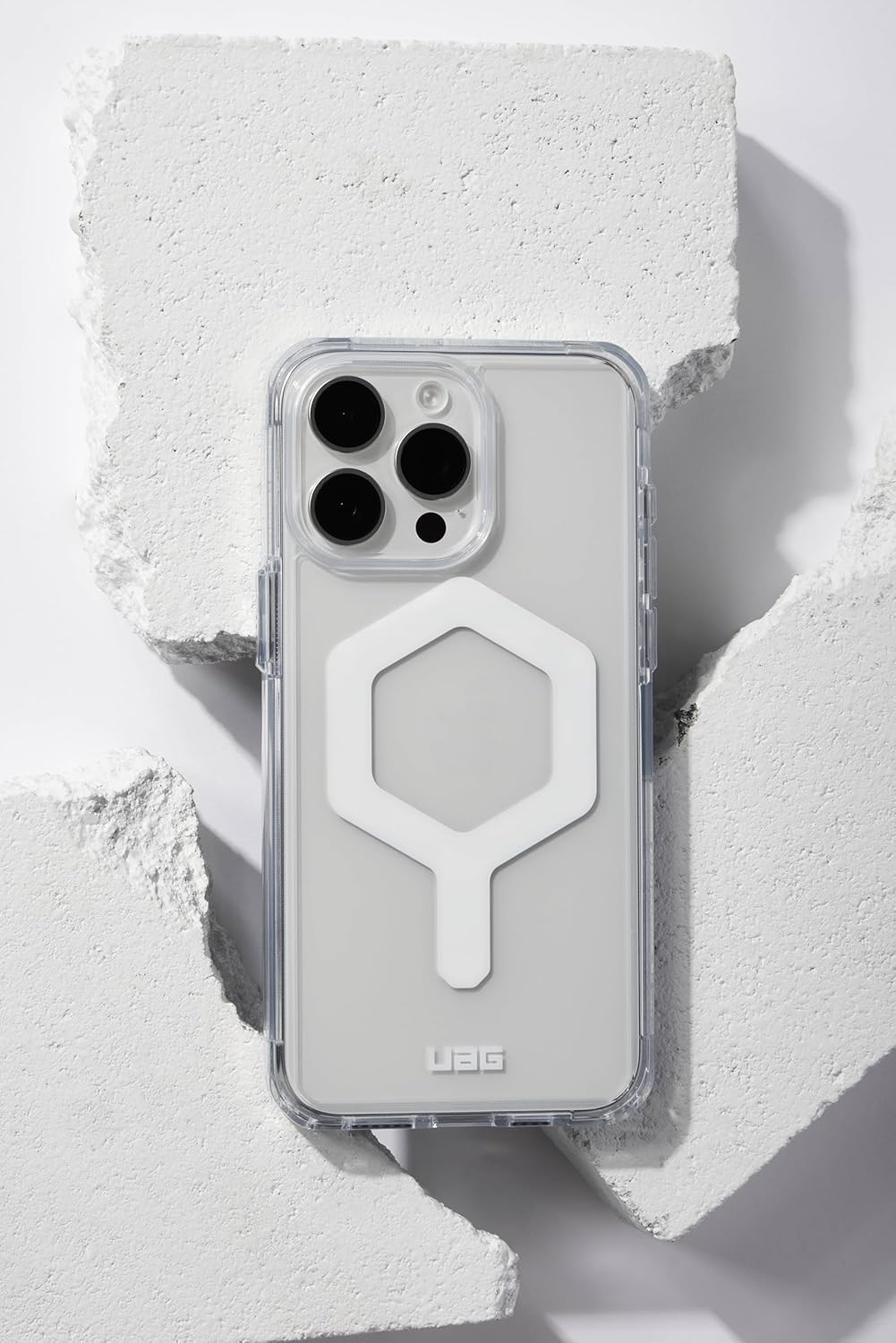 URBAN ARMOR GEAR UAG Designed for iPhone 15 Pro Max Case 6.7" Plyo Ice/White, Built-in Magnet Compatible with MagSafe Charging Rugged Anti-Yellowing Transparent Clear Dropproof Protective Cover