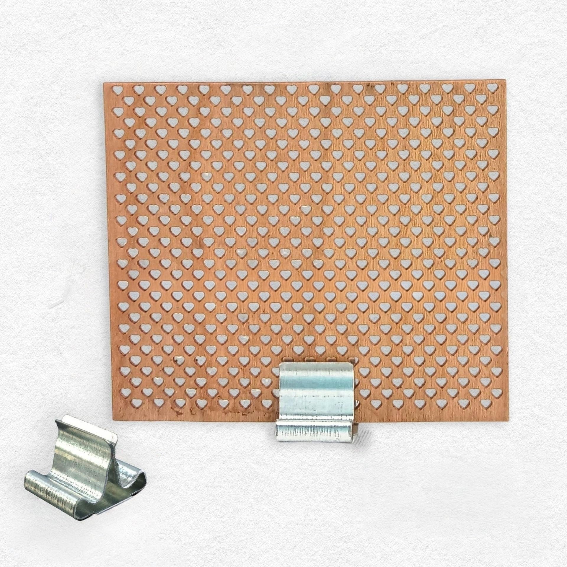4 zestawy 60/100 * 76 mm Heart Grid Duże knoty drewniane do wyrobu świec z knotami metalowymi Uchwyt na bezdymne świece sojowe Knoty trzaskające(70 * 60mm)