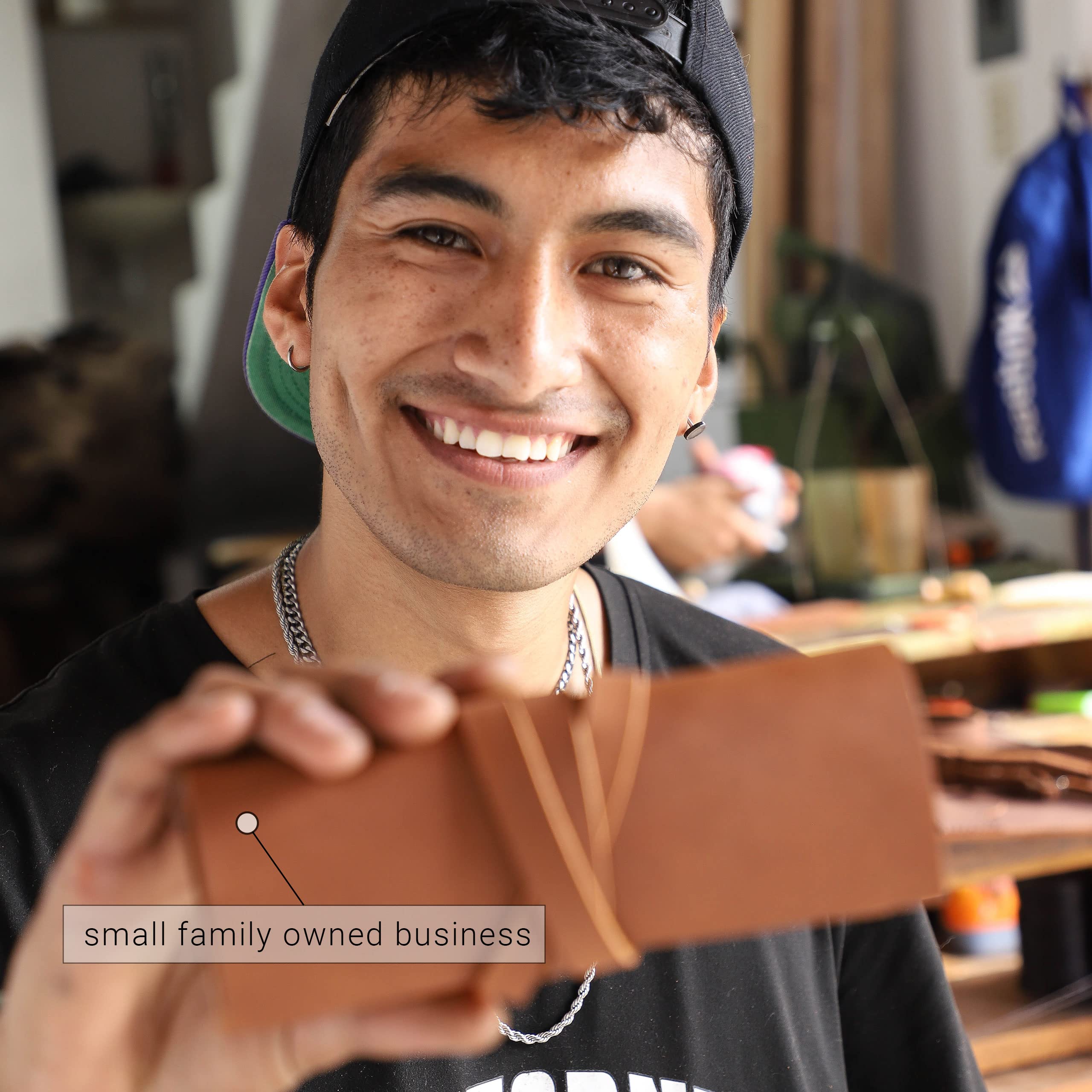 hecho. Brillenetui - Handgefertigt, 100% echtes Leder & Fair-Trade (Sonnenbrillen Etui Tasche Hülle Schutz Brille Lesebrille Tagesbrille Lesebrillenetui Herren Damen Unisex)