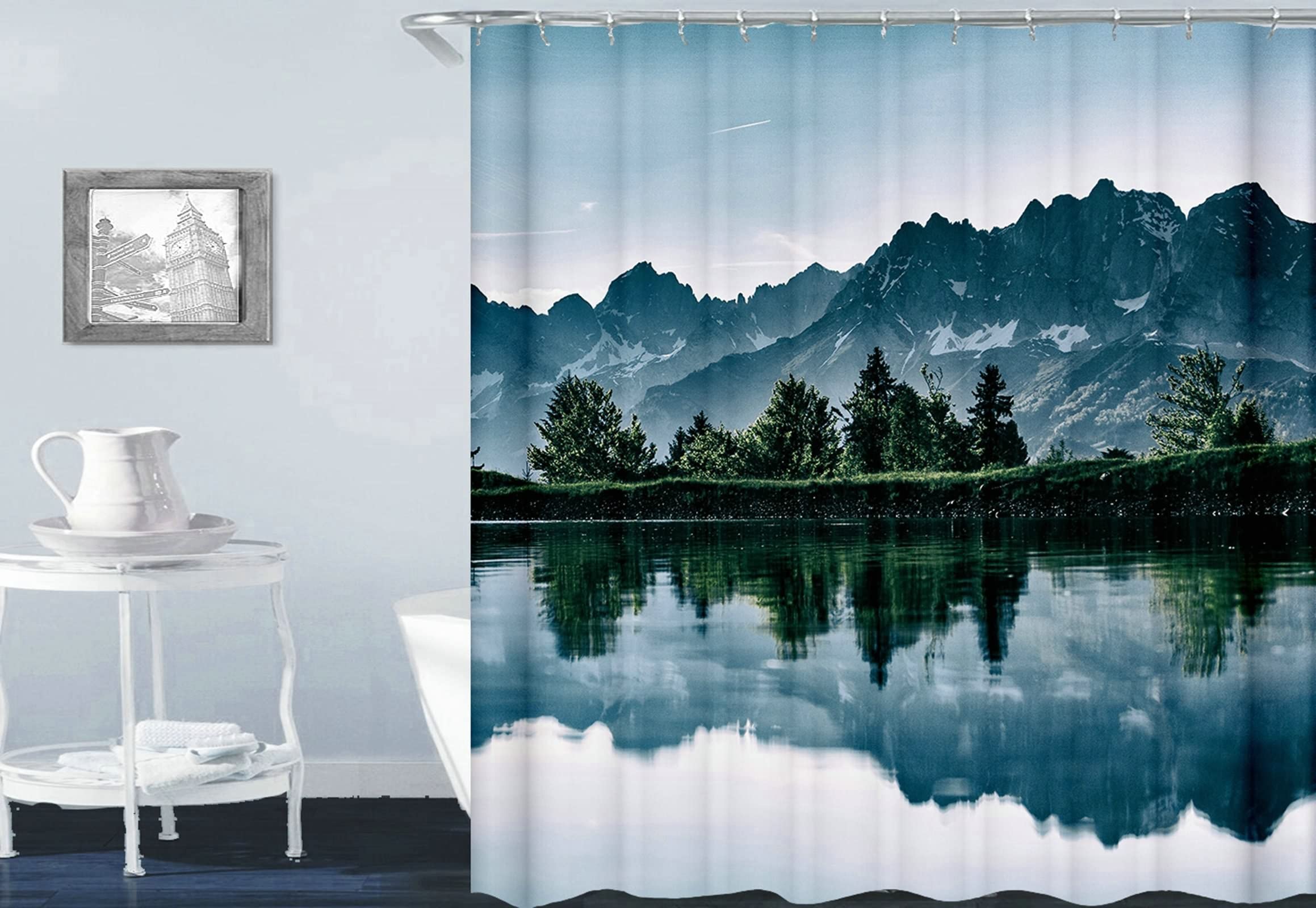 Rideau de douche lac et montagne bleu gris pour s'évader dans sa salle de bain
