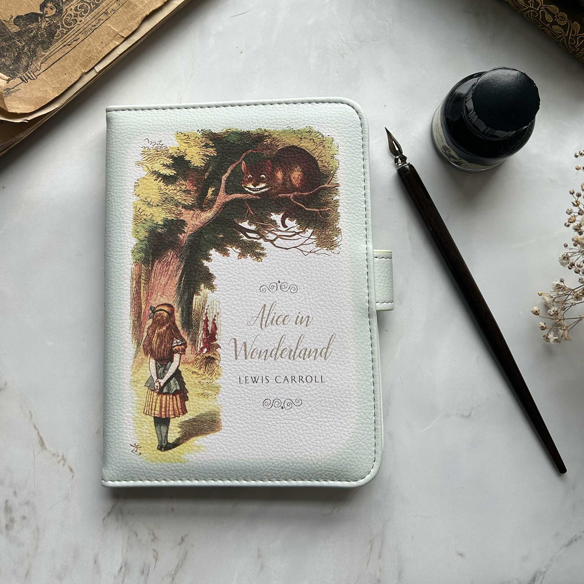 Uniwersalne etui z motywem książki o tematyce Alicji w Kobo na Kindle, czytniki e-booków Kobo (zawiera najnowsze modele Kindle Paperwhite 2023 z ekranem 17.3 cm)