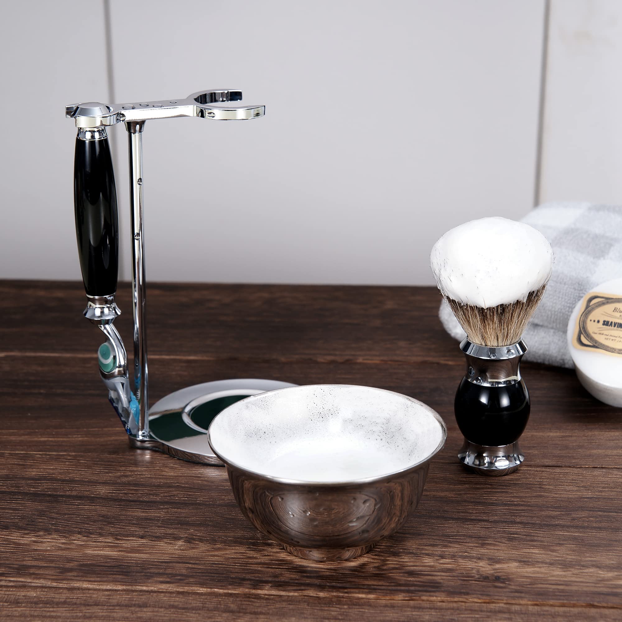 Set da barba Gillette Mach3 – Manico adatto lame Mach3 + Ciotola acciaio inox + Supporto metallico + Spazzola sintetica | Stabile, elegante, barba dolce senza irritazioni