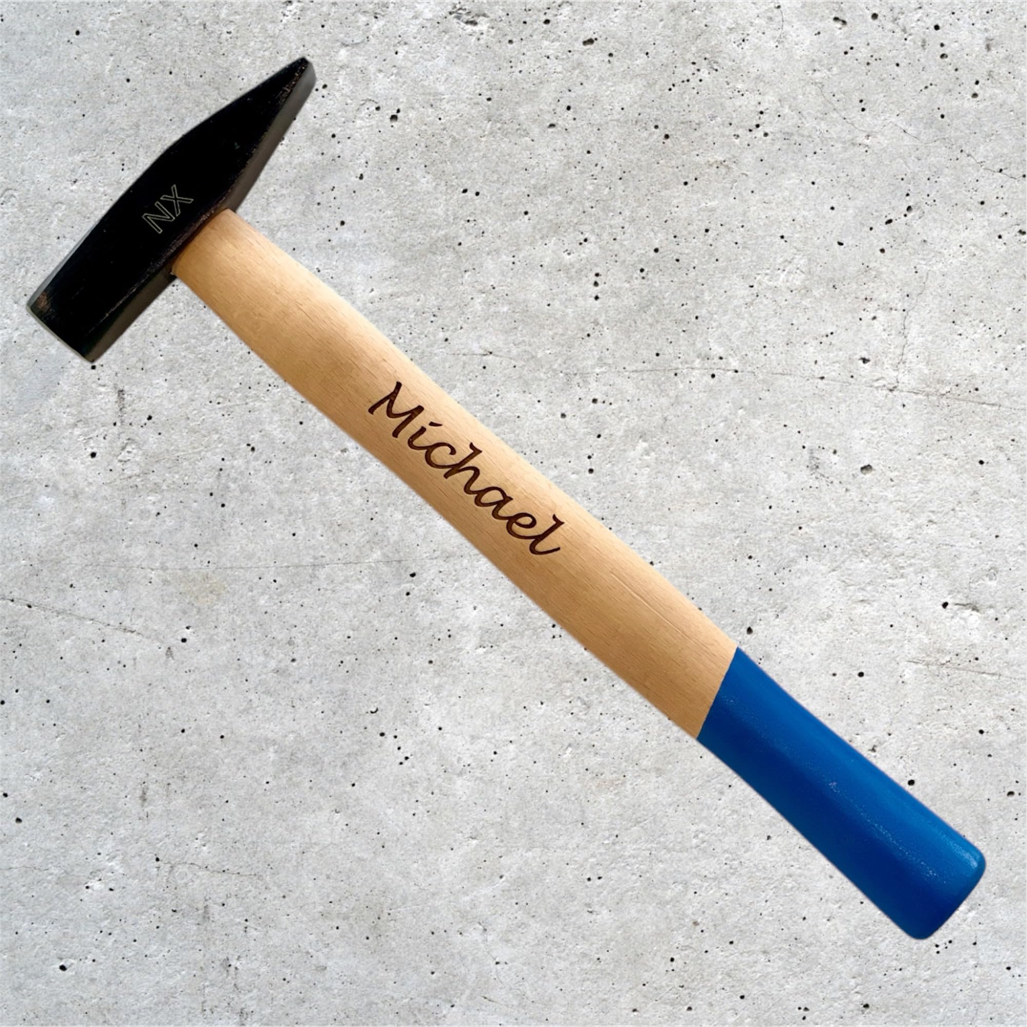 Geschenk Set personalisiert Hammer 300g + Zollstock + Wasserwaage + Bleistift | mit Name | Gravur Handwerker Bauherr Vatertag Papa Opa Mann Heimwerker Weihnachten Geschenkset Männer