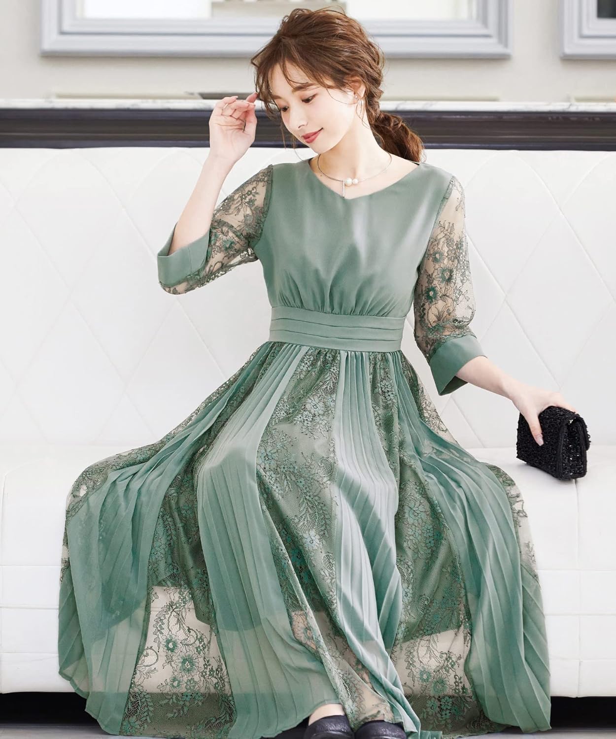 オケージョンドレス　お呼ばれドレス　花柄プリーツ　ライトカーキ　M niana niana 結婚式 ワンピース パーティードレス 花柄 プリーツ