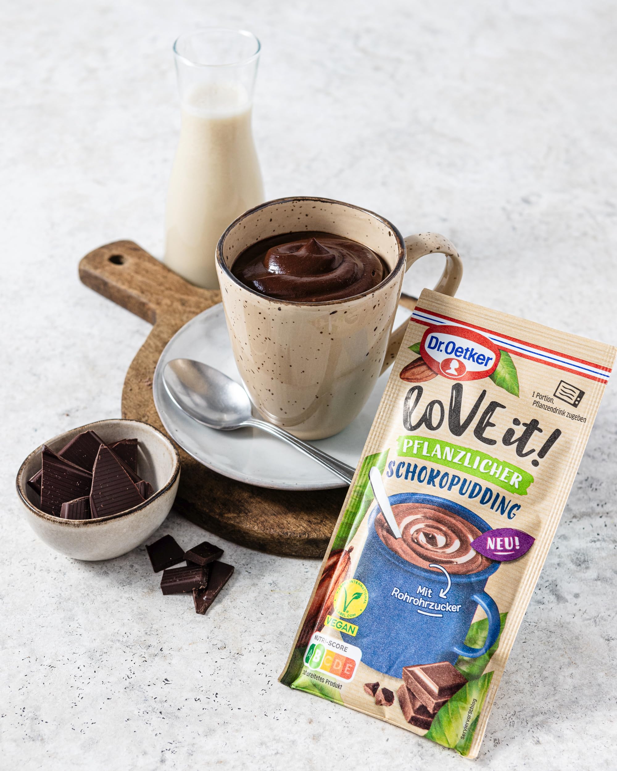 Dr. Oetker LoVE it! Pflanzlicher Pudding Schokolade 12er Pack, veganes Dessertpulver für die schnelle Zubereitung eines Tassen-Pudding