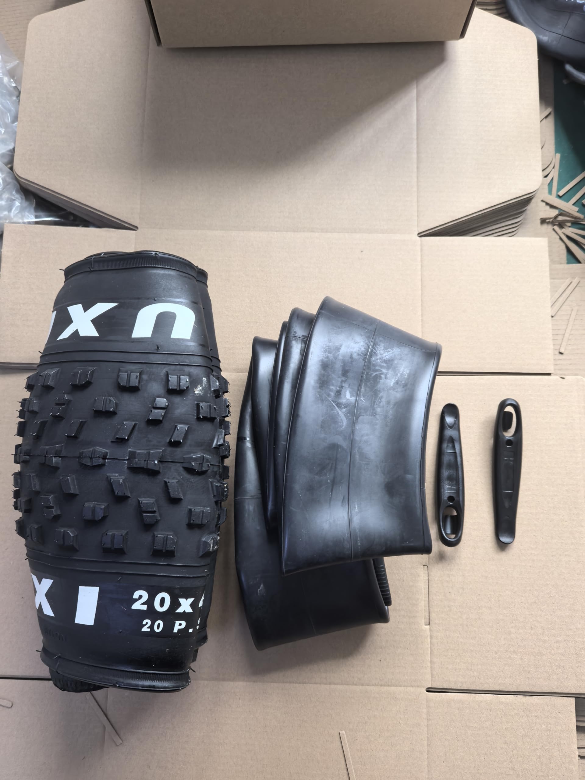 OUXI 20x4.0 Fat Tire Tube, Fat Tire Résistant à la Crevaison avec Chambre à air, Pneu de Remplacement VTT Pliable, Pneu Fat Bike Compatible avec 20x4.0 All-Terrain Pneus et Chambres à Air pour Vélo