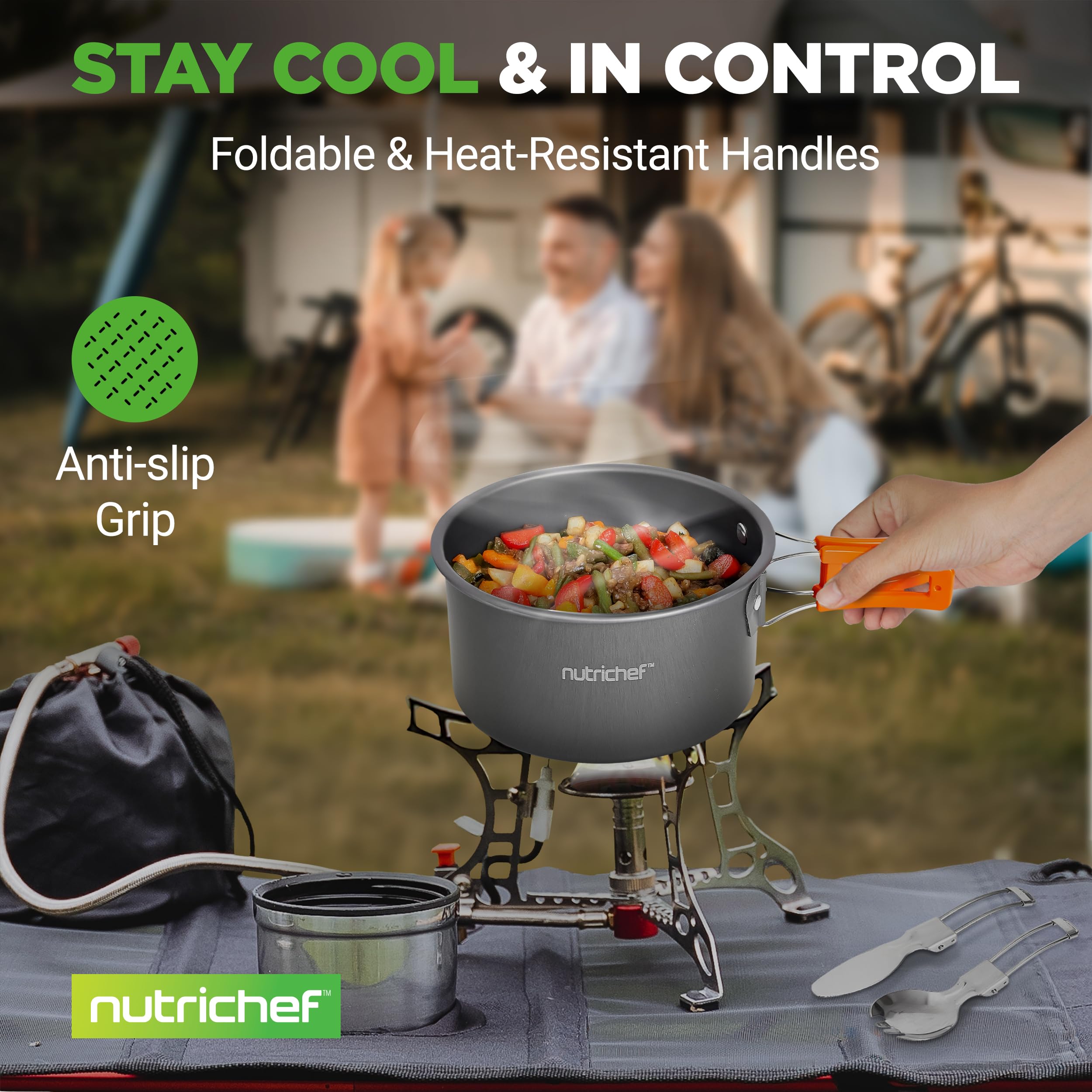 NutriChef Zestaw Naczyn Campingowych - Lekki, Nieprzywierający Zestaw Garnków, Patelni, Sztućców, Misek i Narzędzi do Czyszczenia w Siatce, Składane Uchwyt, Kompaktowe Akcesoria Turystyczne (Szary)
