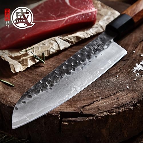 Vista 8 de MITSUMOTO SAKARI - Cuchillo de chef Santoku de 7 pulgadas - Cuchillos de cocina japoneses forjados a mano, acero de alto carbono de 3 capas