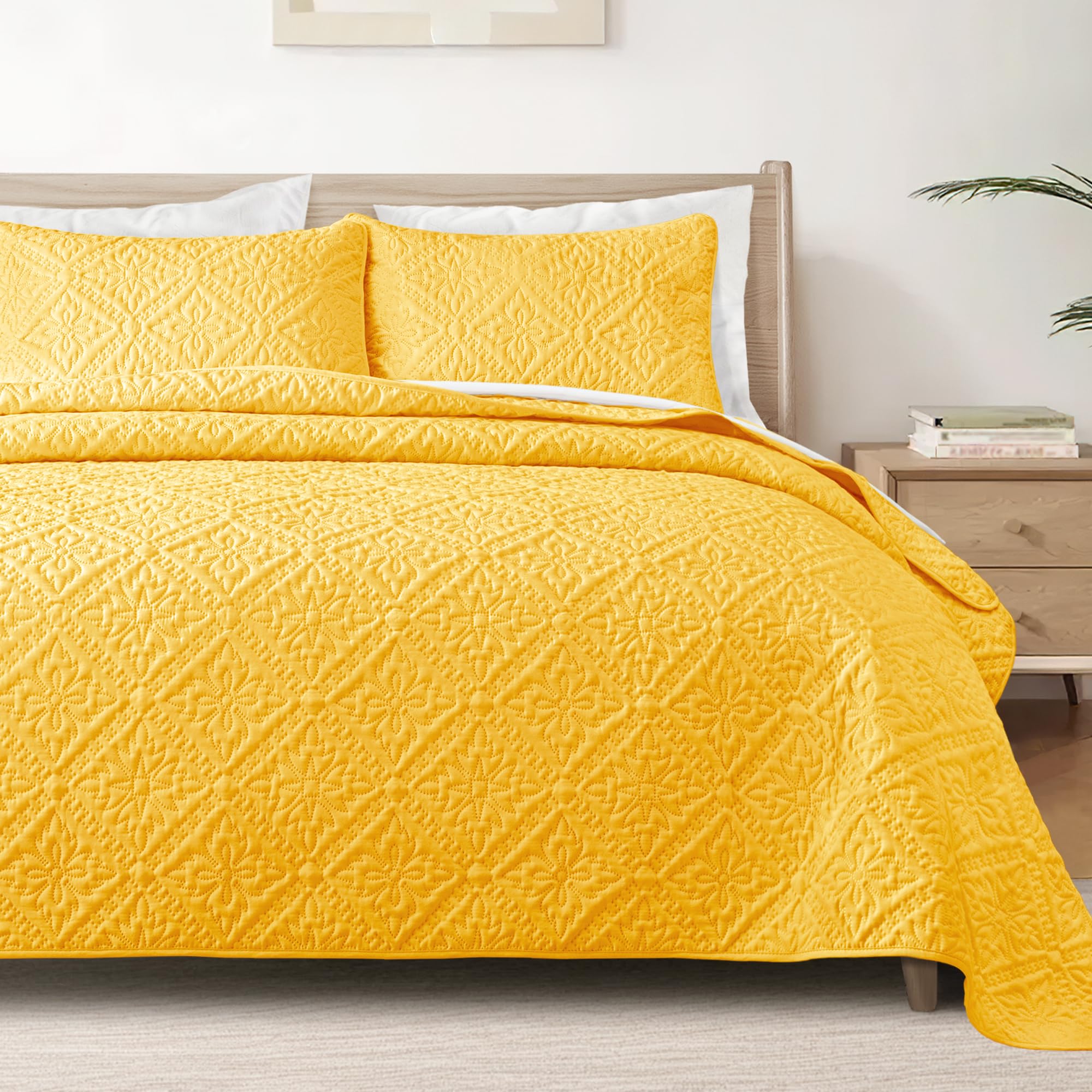 Photo 1 of Exclusivo Mezcla King Quilt Bedding Set, Lightweight Soft Bedspreads Coverlets with 2 Pillow Shams, Modern Bright Yellow Oversized Quilts King Size for All Seasons