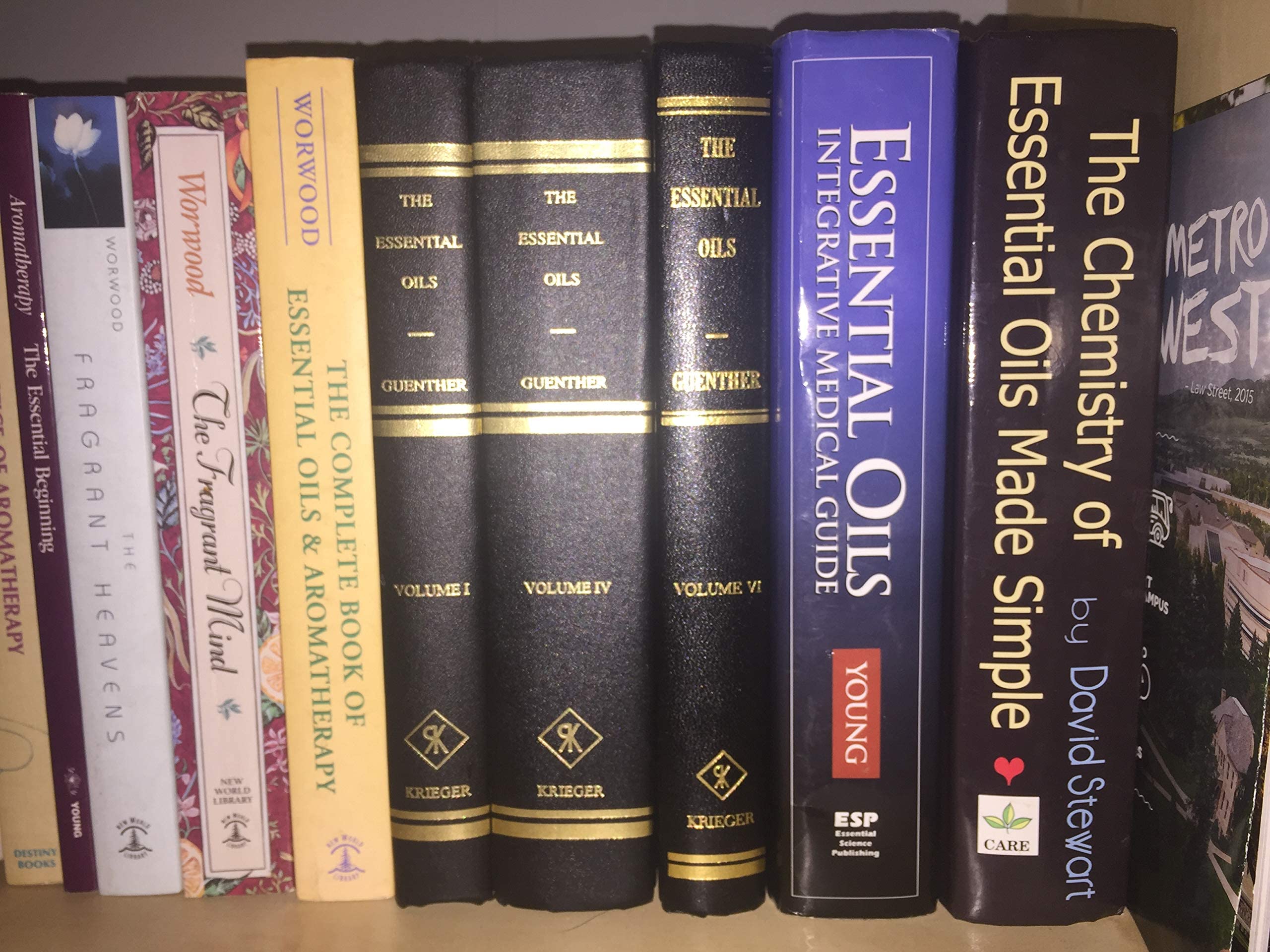 Essential Oils Integrative Medical Guide: Building Immunity, Increasing Longevity, and Enhancing Mental Performance With Therapeutic-Grade Essential Oils