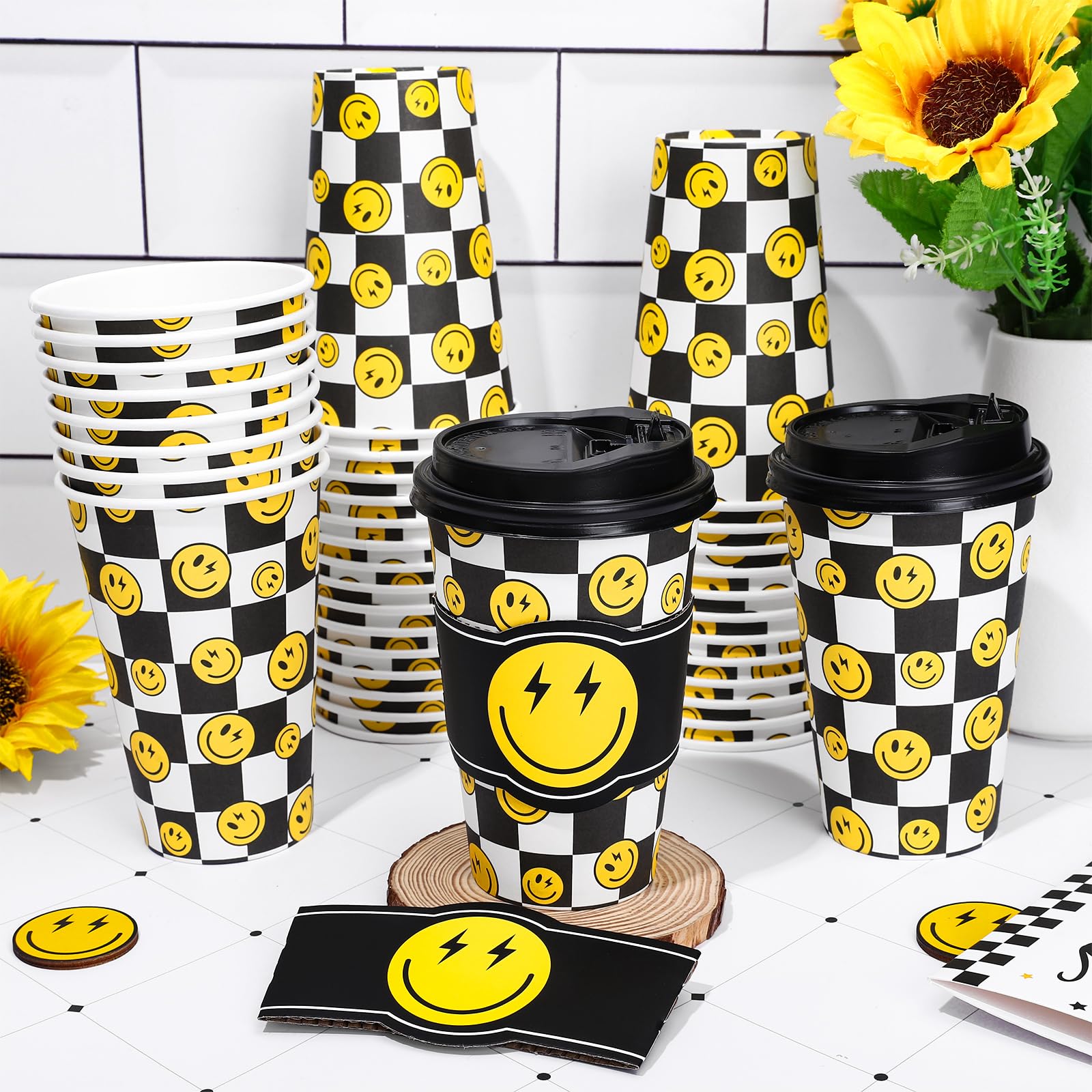 Whaline 50 bicchieri di carta usa e getta con coperchio e maniche, 473,6 ml, motivo a scacchi bianchi e neri, tazze da caffè per un amico felice, compleanno, baby shower