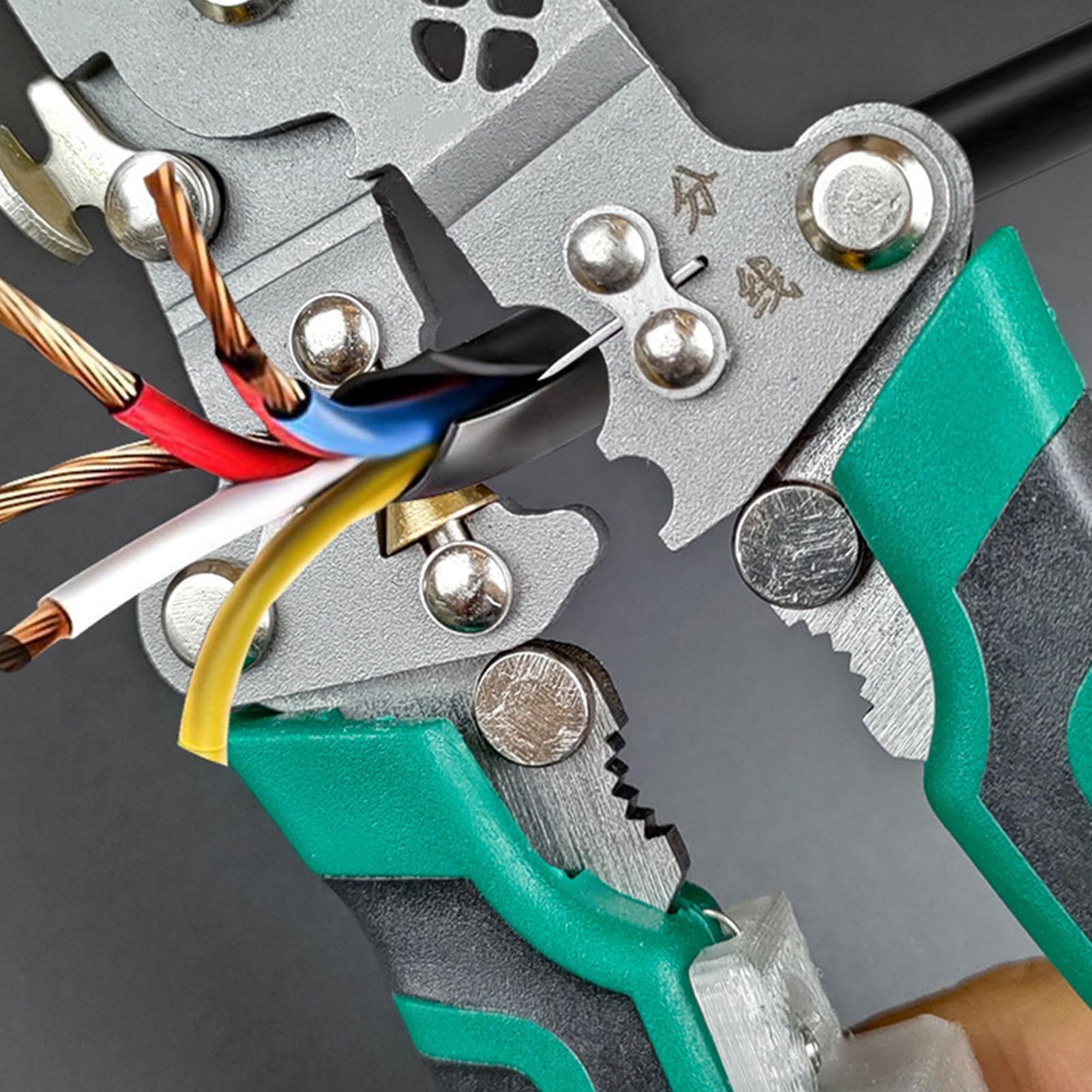 Pinza spelafili, tronchese e crimpatrice per terminali con Impugnatura ergonomica per elettricisti, Manutenzione Industriale e bricolage.