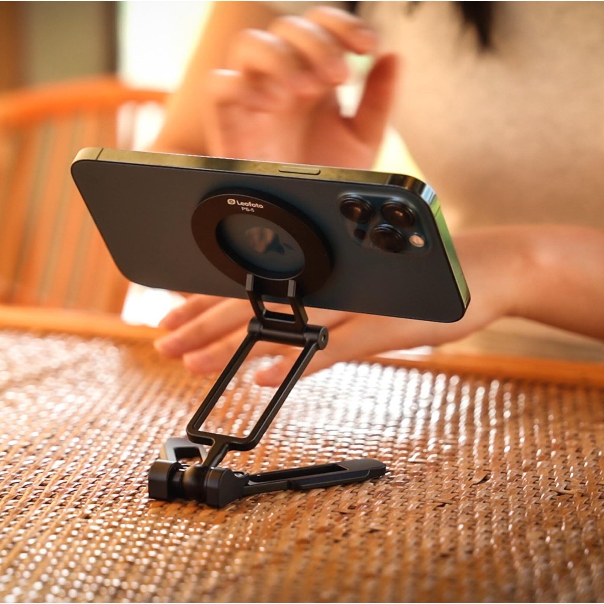 Amazon.co.jp: LeofotoPS-5 ﾏｸﾞﾈｯﾄ式ｽﾏｰﾄﾌｫﾝ用折畳ｽﾀﾝﾄﾞ (ブラック