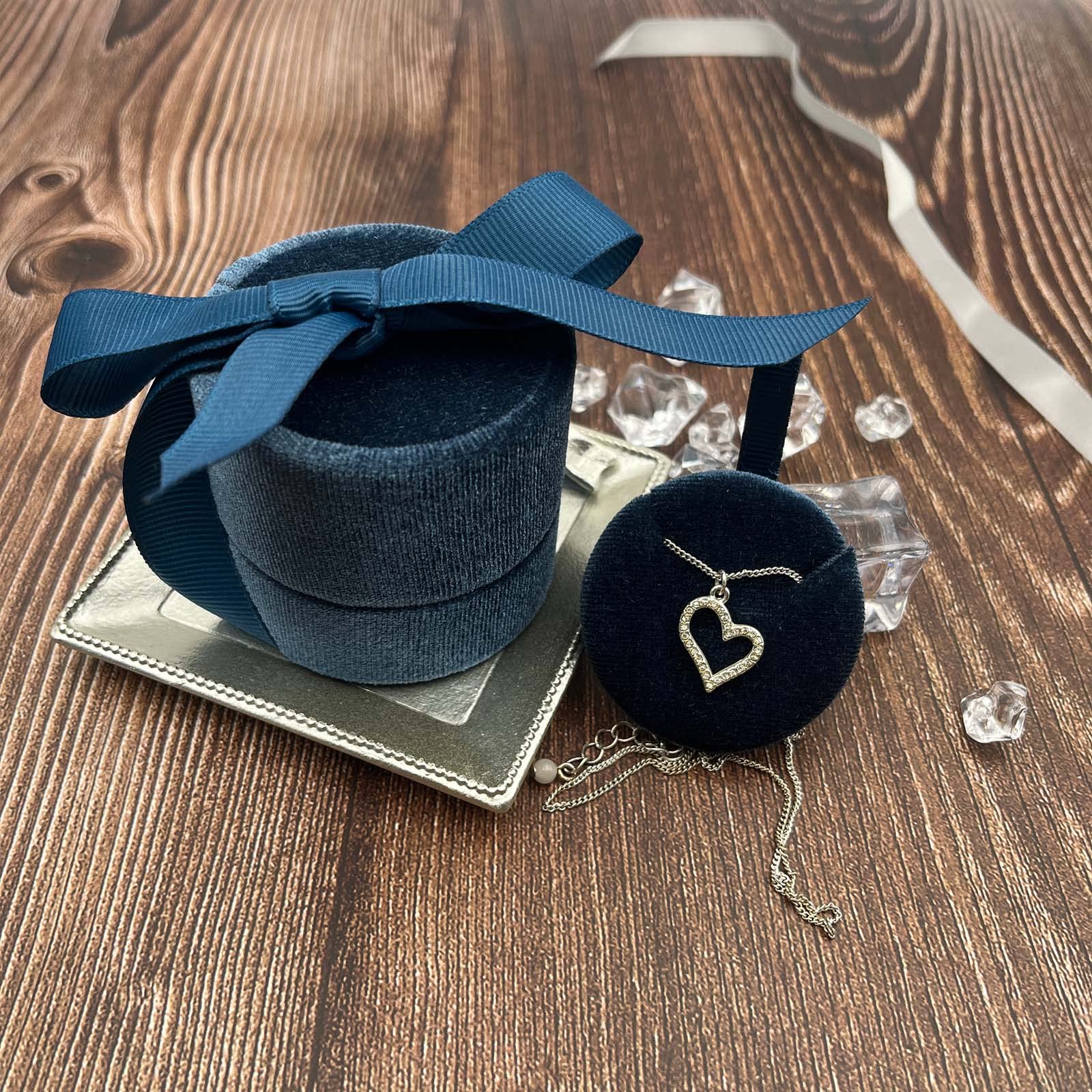 Piccola scatola regalo per collane, in velluto, portatile, rotonda, con elegante fiocco a nastro, per compleanno, festa della mamma, Natale, matrimonio, anniversario (blu)