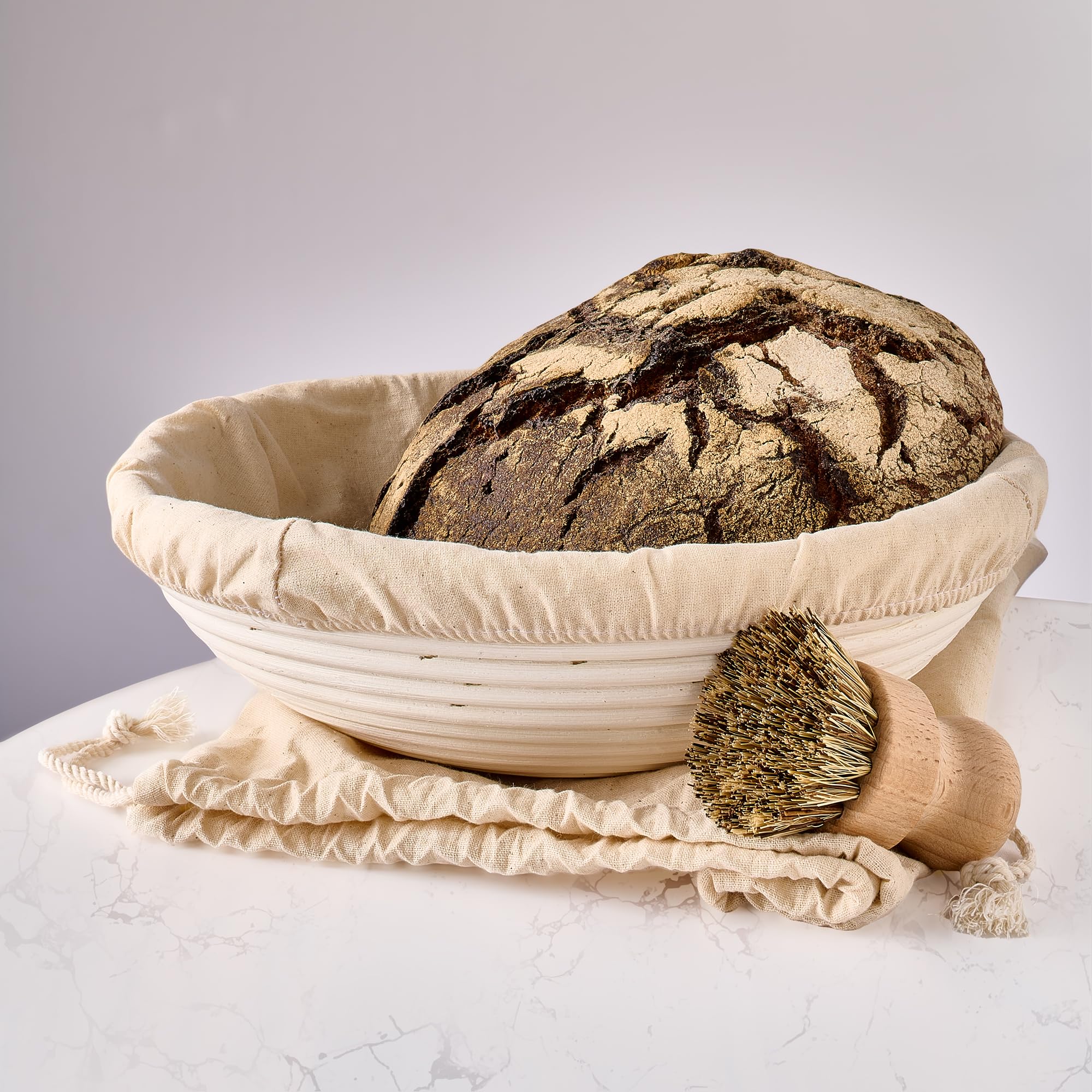 Praknu Banneton à Pain - Rond - Panier en Rotin Résistant - 2 kg - 30 cm - Kit boulangerie avec Brosse, Tissu en Lin & Sac pour le Pain