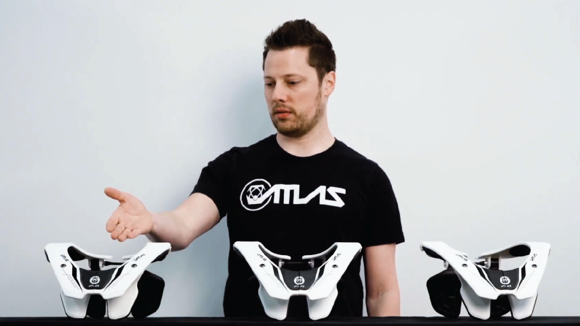 自転車本体 Atlas Broll Neck Brace-White Atlas Broll - Purpose built for children