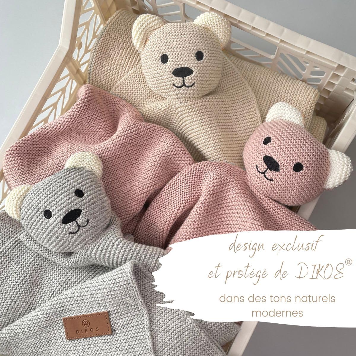 DIKOS® Couverture Originale pour bébé - Motif Ours en Peluche - 100% Coton Bio - avec Doudou - Couverture tricotée - Premier équipement pour bébé Fille/garçon - Cadeau de Naissance (Vieux Rose)