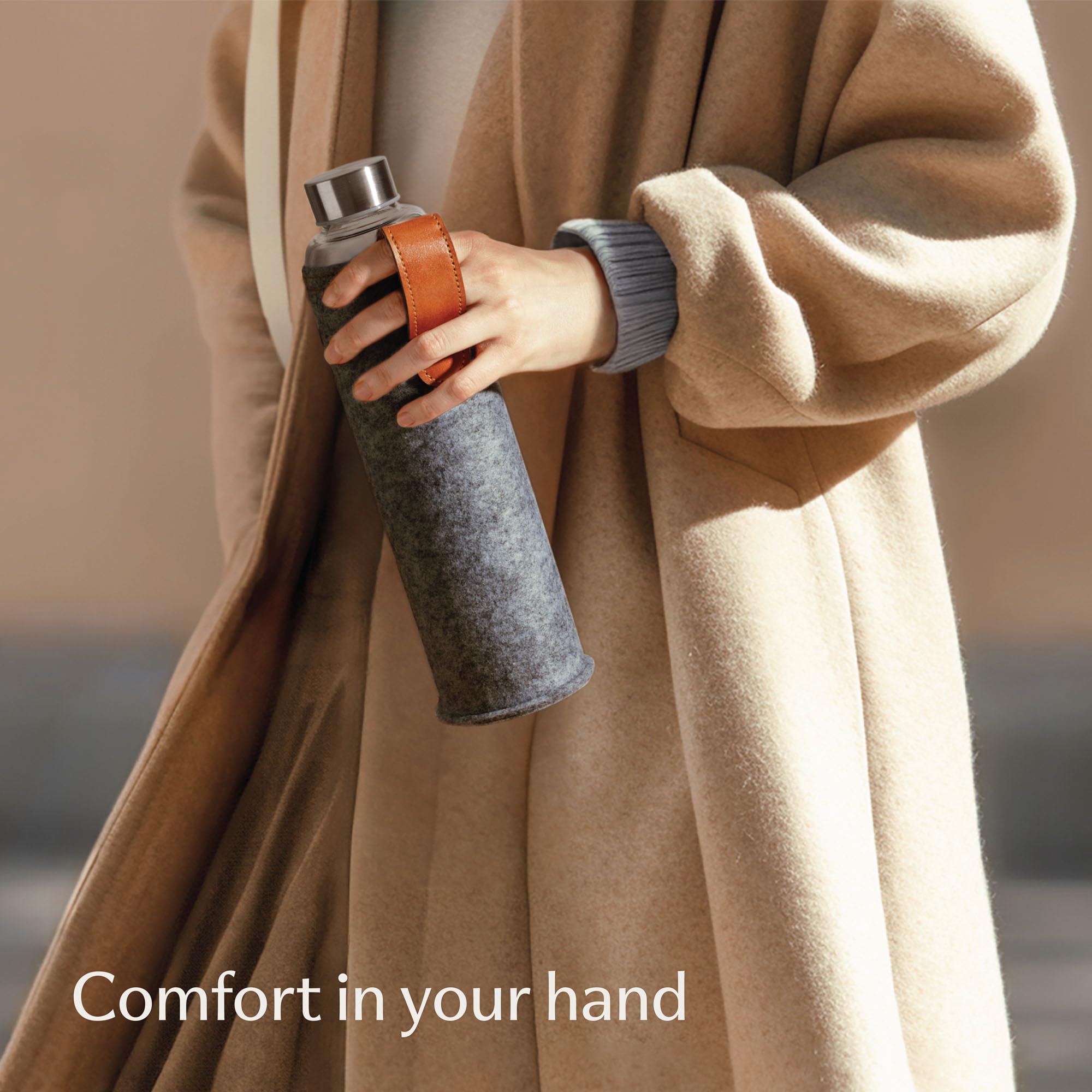 Cosumy Glass Water Bottle 25oz with Felt Sleeve - Borosilicate Glass - Leakproof Lid - BPA Free - Ideal for Work, Travel & Gym (Anthracite)
