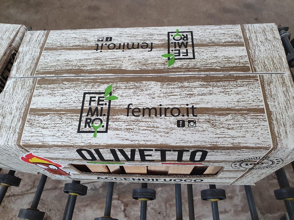 FE.MI.RO - 9 Scatole di Legna da Ardere di Ulivo da 10 kg per Camino, Stufa + 1 Scatola Legnetti Accendifuoco in Omaggio + Barretta Accendifuoco Naturale - Legna per Camino Pulita e Pronta all’Uso
