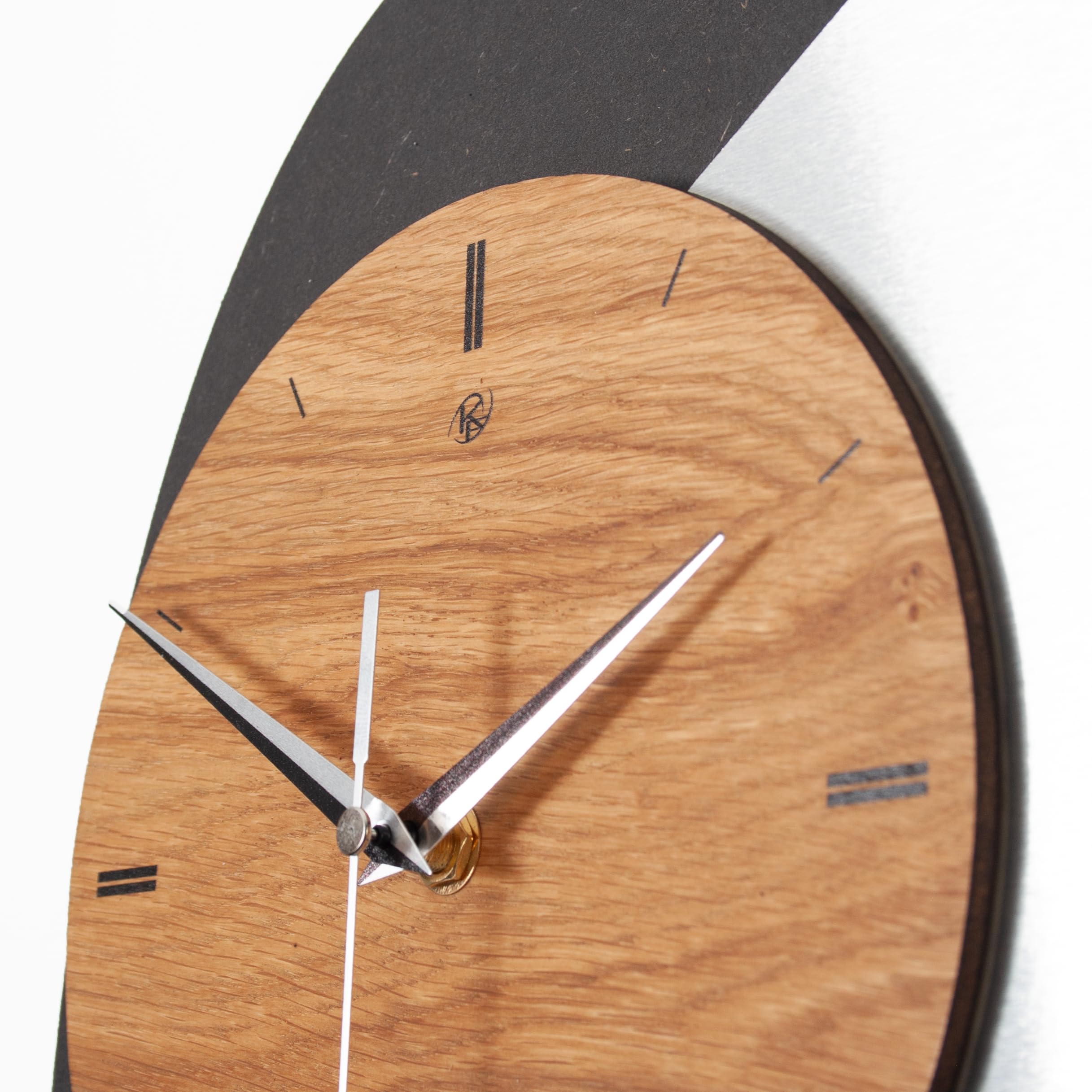 Designer Wanduhr Black Dome aus Holz in modernem Metallic-Look braun, schwarz, Silber; Größe 29x40cm; mit leisem Uhrwerk (leises Funkuhrwerk)