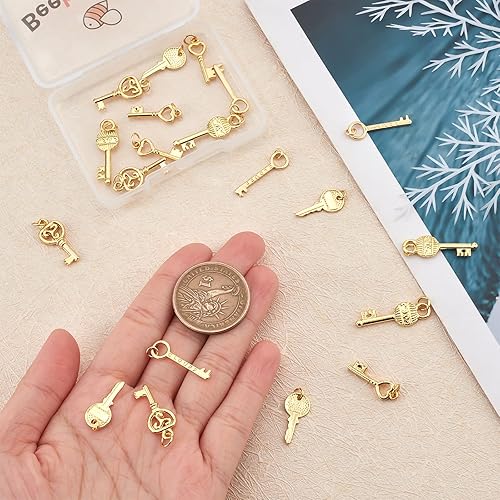 Miniatura 3 de Beebeecraft Juego de 20 dijes para llaves de 5 estilos, chapados en oro de 18 quilates, dijes de llaves de esqueleto, suministros de manualidades