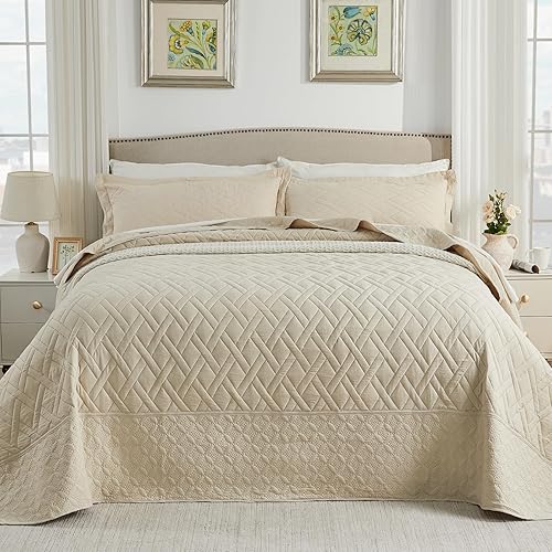 Vista 2 de Qucover Colcha beige tamaño California King, colcha ultrasónica de 3 piezas con patrón geométrico California King, colcha extragrande de 120 x 118