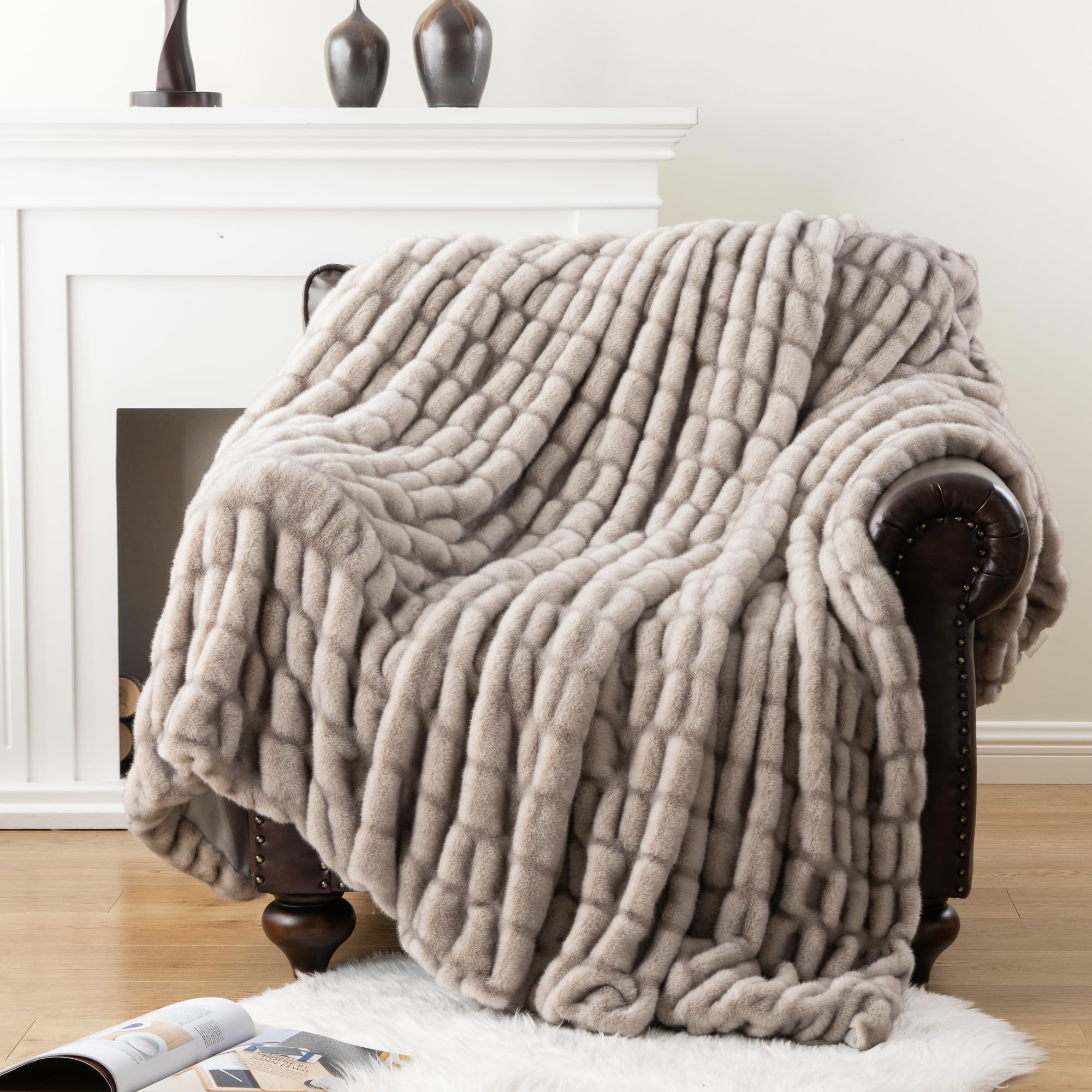 Luxury Faux Rabbit Fur Throw Blanket with Dark Grey Tipped, 125x150cm