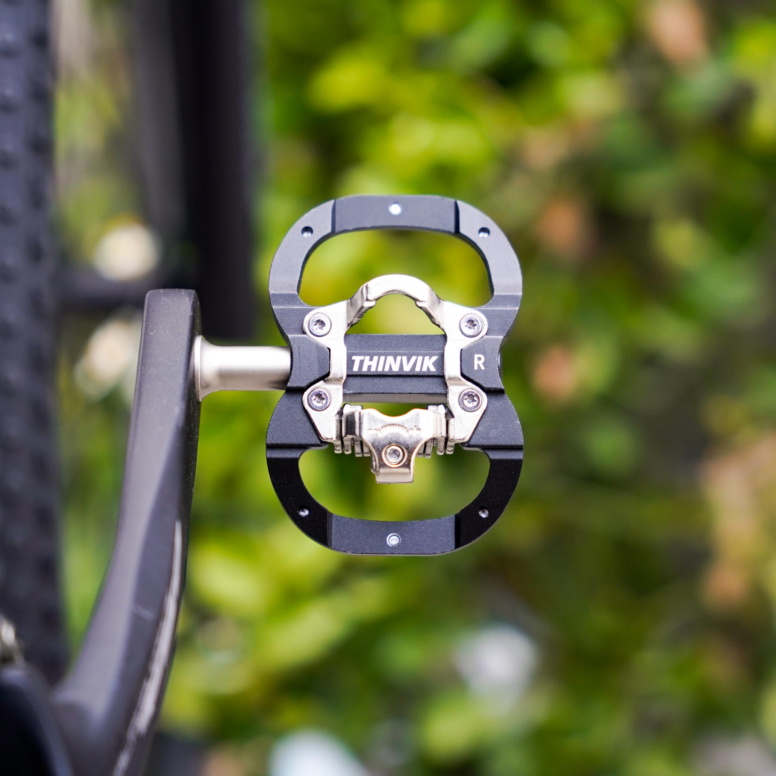 Thinvik Pedales de Bicicleta para Shimano SPD de Doble Función Plataforma y Automáticos para MTB con Calas Compatibles - Pedales de 9/16" Color Negro/Plata