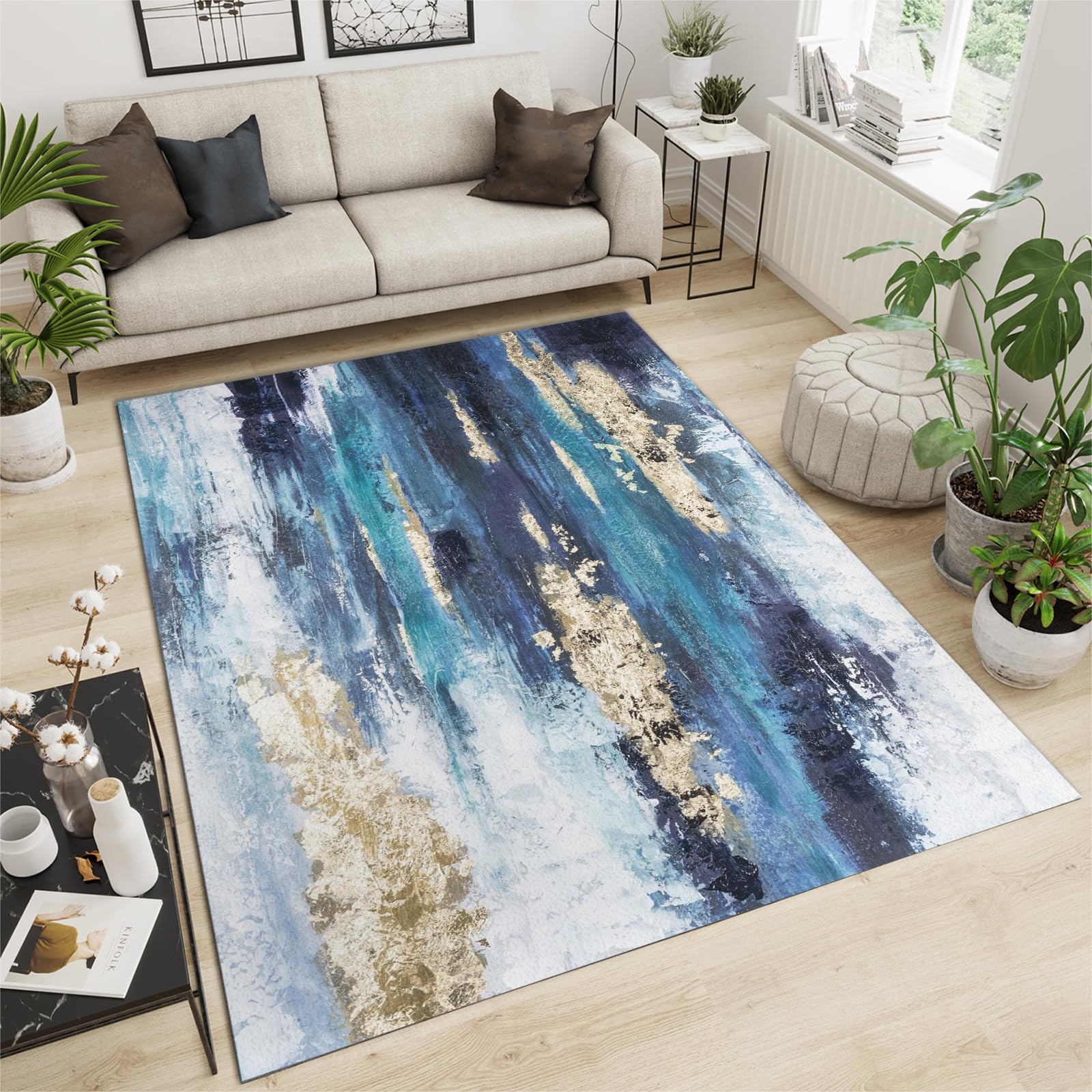 Tapis bleu marine design moderne dégradé en marbre abstrait pour une décoration élégante