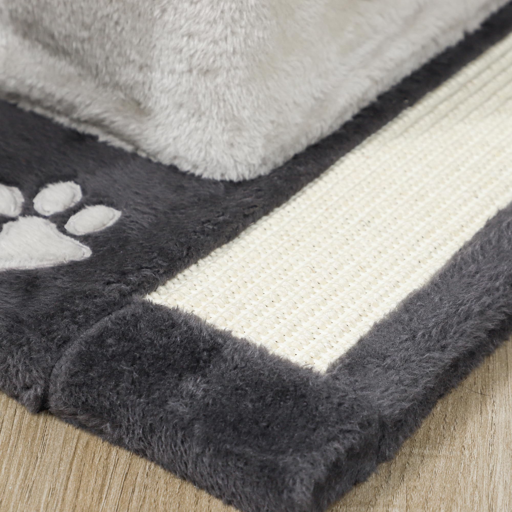 PawHut Albero Tiragraffi per Gatti Alto 85 cm, Torre per Gatti e Gattini con Casetta, Lettino Superiore, Pallina, Pali in Sisal e Tappetino Tiragraffi, Grigio Chiaro