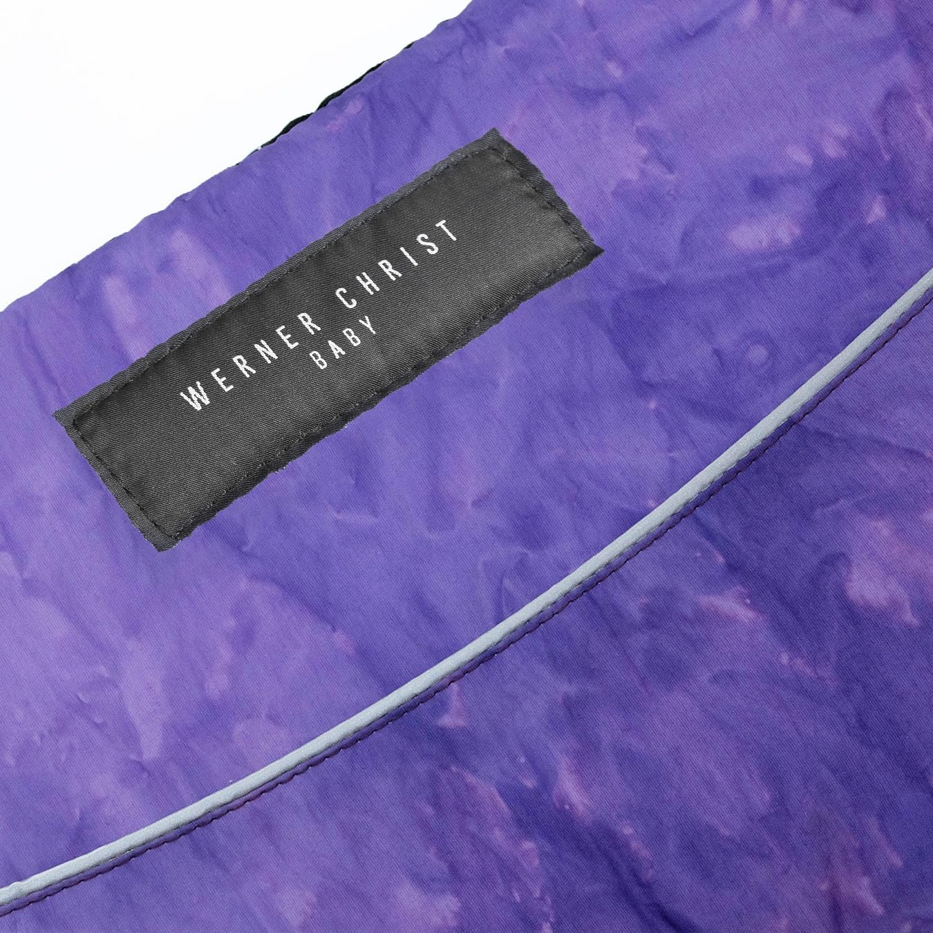 Kinderwagen-Muff aus Lammfell von WERNER CHRIST BABY - MOFFY ICONIC LINE ist der ideale Handwärmer für Buggys aus medizinischem Fell, einfache Handhabung, Handmuff in violet