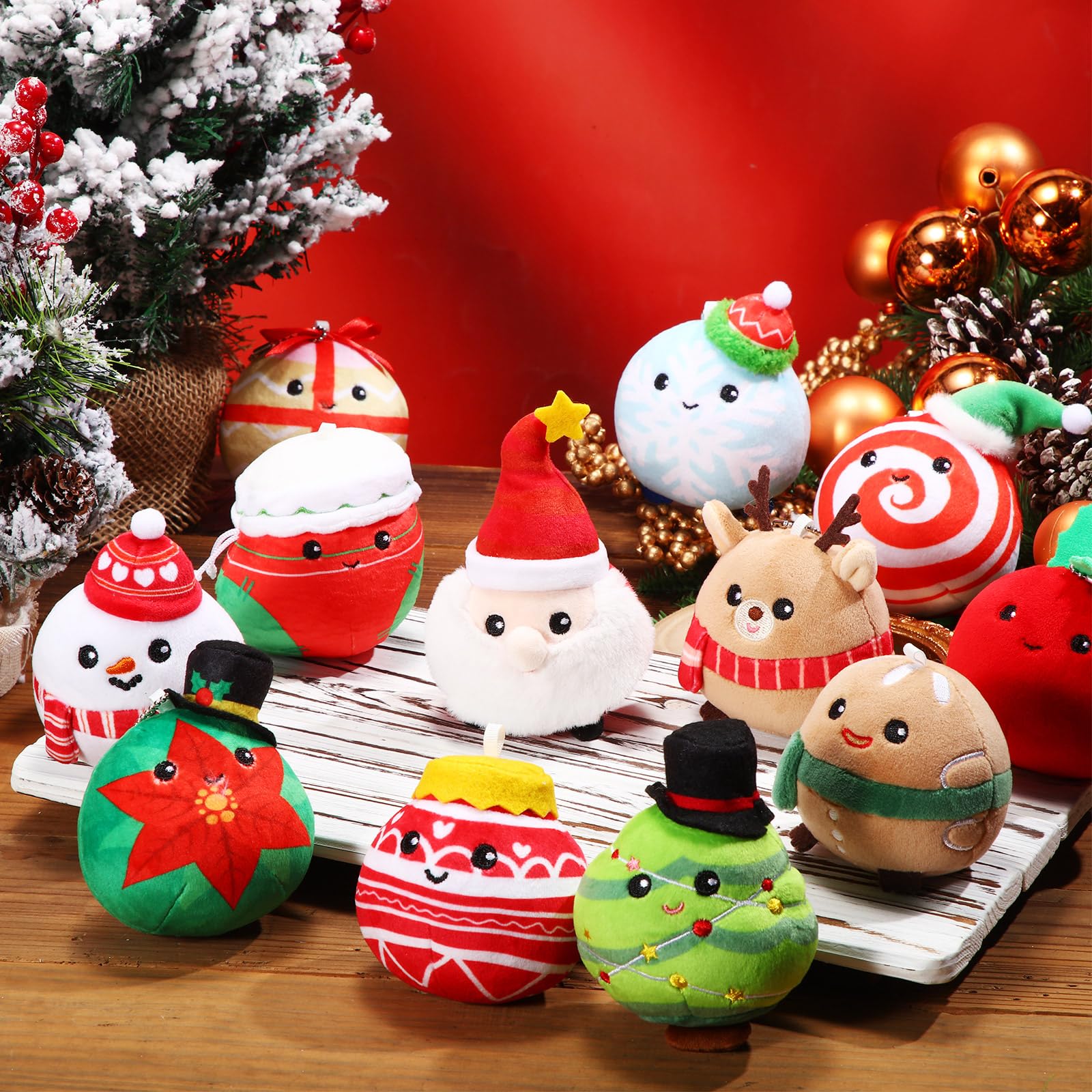 Aoriher 12 Adornos Navideños de Peluche 8 cm Juguete de Muñeco de Felpa de Papá Noel Alce Muñeco de Nieve Hombre de Jengibre Árbol de Navidad Bola de Nieve Copo de Nieve Caja de Regalo Calcetín Dulce