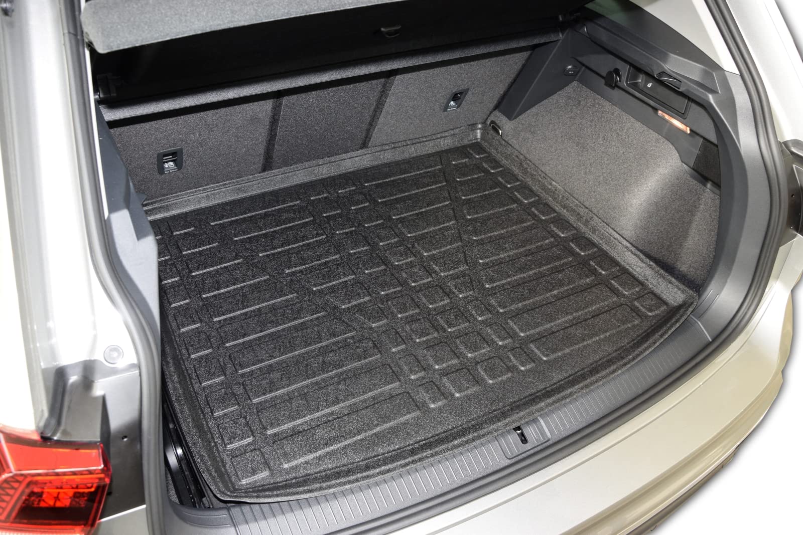SCOUTT Vasca Bagagliaio per Volkswagen Tiguan 2 2016-2024 Piano superiore, in TPE su Misura, Proteggi Baule con Bordo Alto 4 cm, Antiscivolo, Inodore