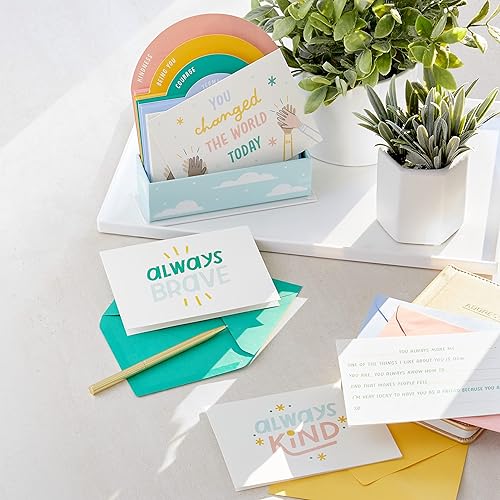 Miniatura 2 de Hallmark Little World Changers - Surtido de tarjetas en blanco para niños con organizador (24 tarjetas de aliento y sobres)