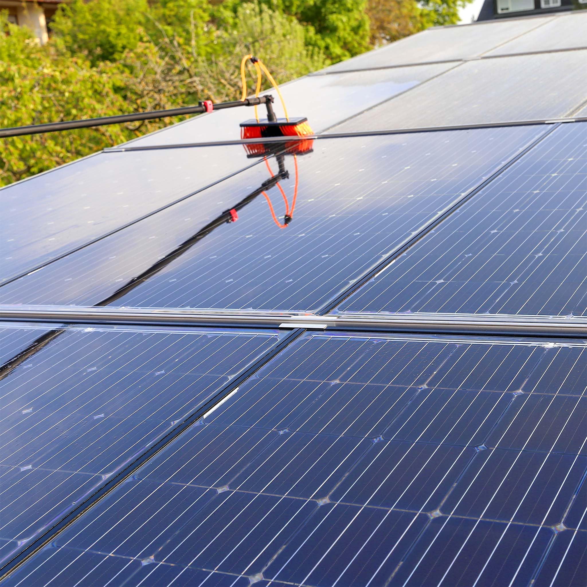XPOtool Waschbürste Teleskopstiel und Wasserzufuhr Set, 9 m Stiel, 15 m Schlauch, Waschbesen u.a. für Fenster und Solarpaneele