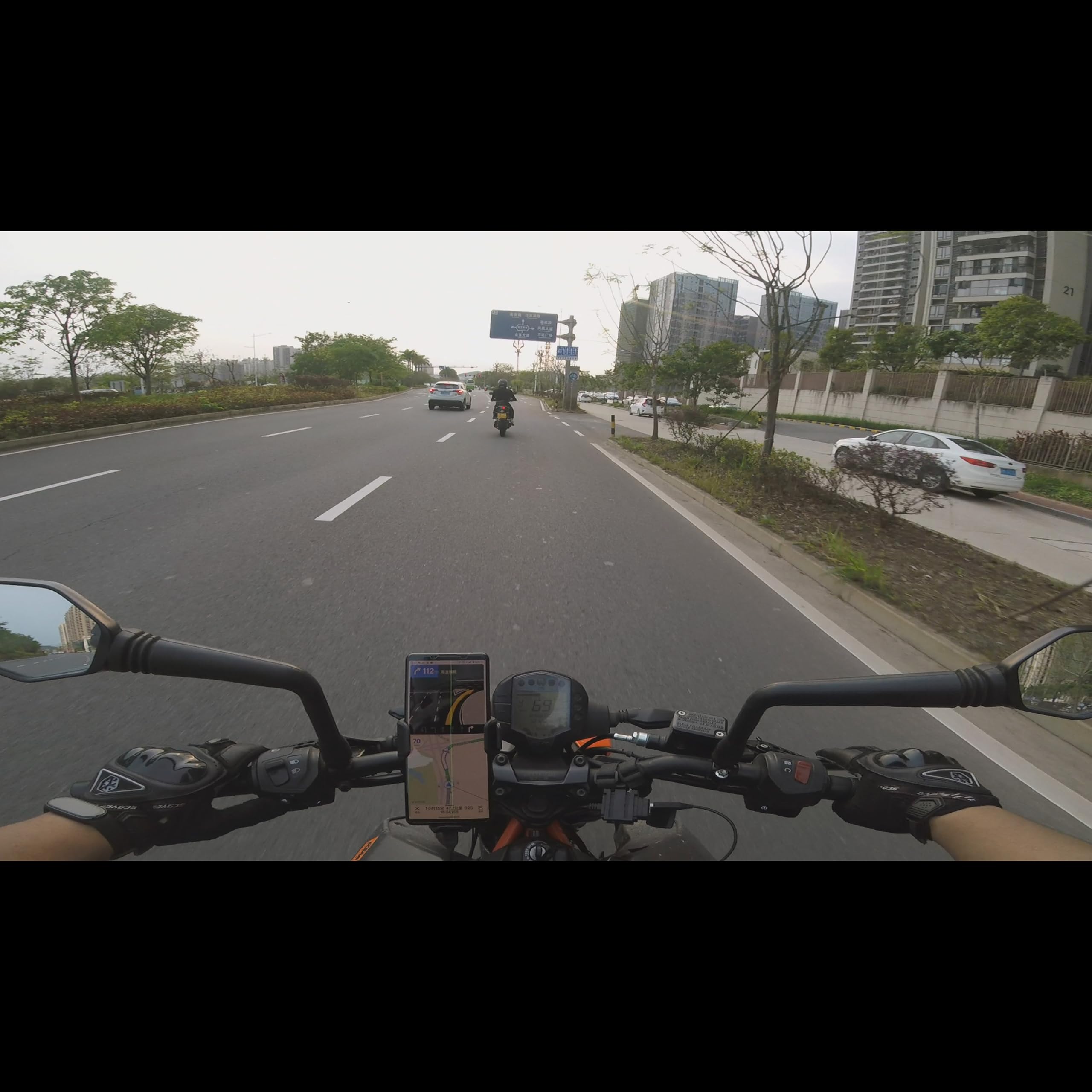 JINGXIN Specjalnie zaprojektowane mocowanie podbródka do kasku SHOEI Z8, z samoprzylepnymi uchwytami na kask z mocowaniem na klamrę, pasuje do kamer sportowych GoPro Hero 13 12 11 10 Max 9 8 7 6 5
