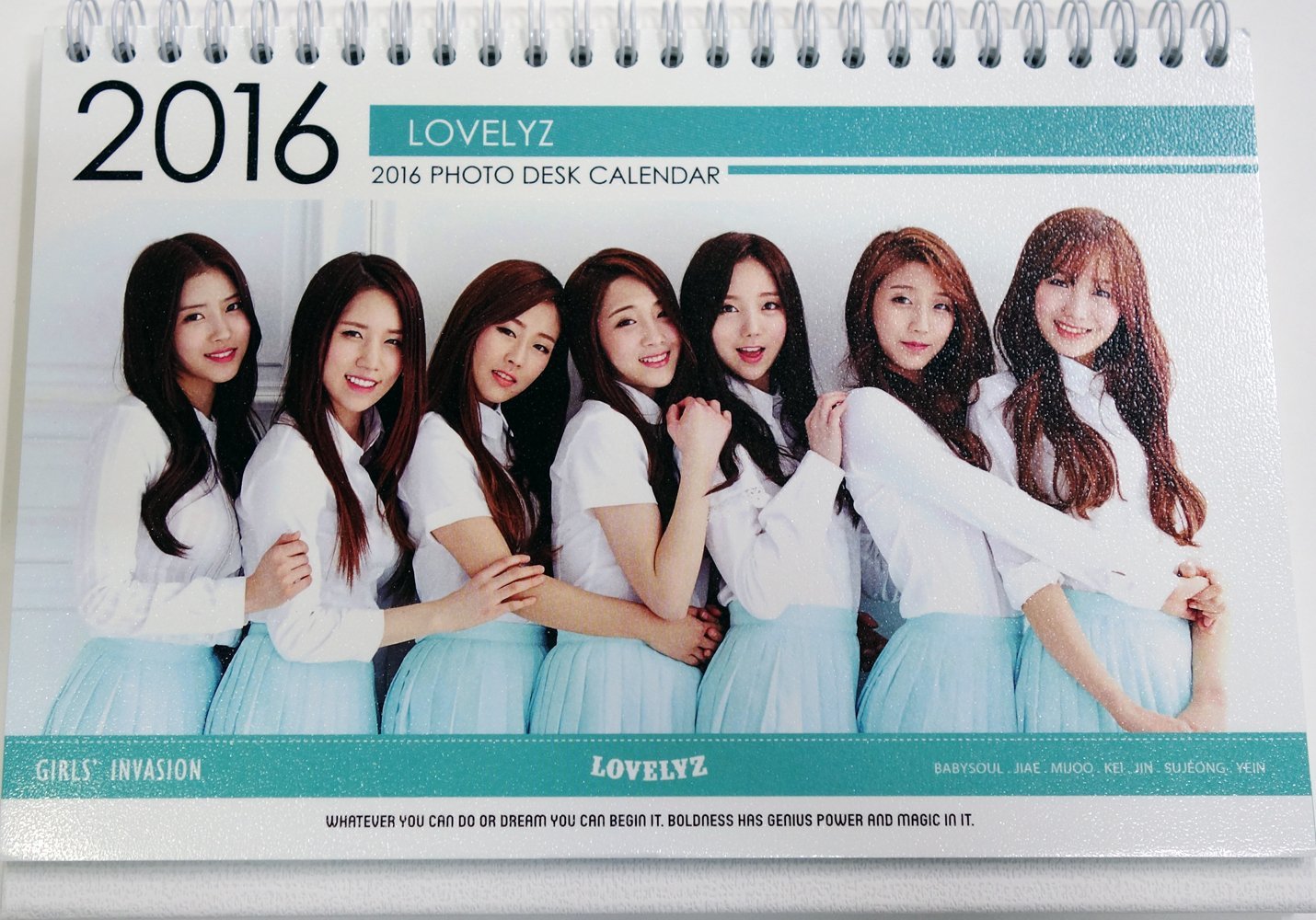 Amazon.co.jp LOVELYZ ラブリーズ 2016 PHOTO DESK CALENDAR 卓上カレンダー [韓国製