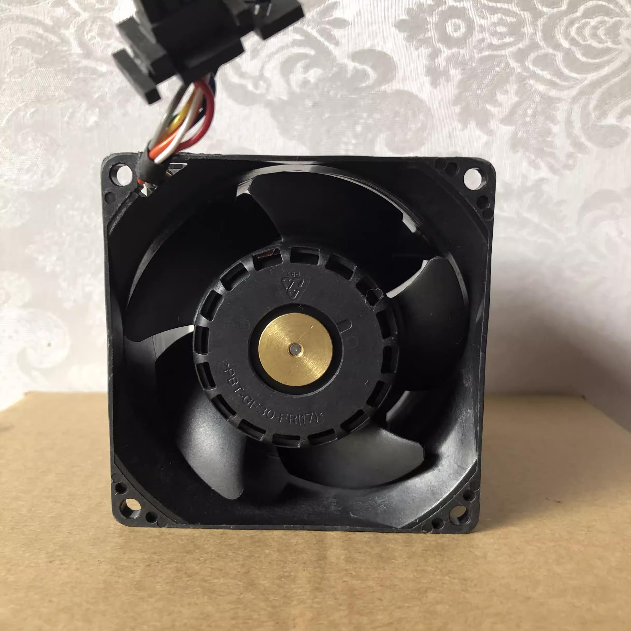 DFPC0880B2U 8線 (80x80x80mm) 12V 6.72A インバーター冷却ファン