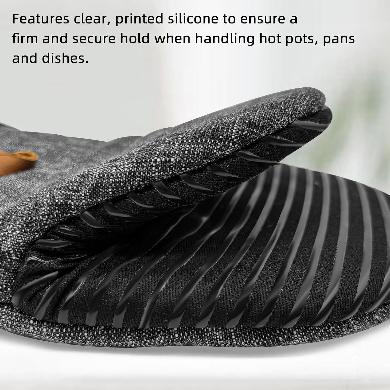 Mini Oven Mitts 1 Pair, Silicone Short Oven Mitts Heat Resistant up to 500°F, Non-Slip Grip Surfaces and Hanging Loop Gloves for Kitchen Cooking Baking Barbecue (Black)