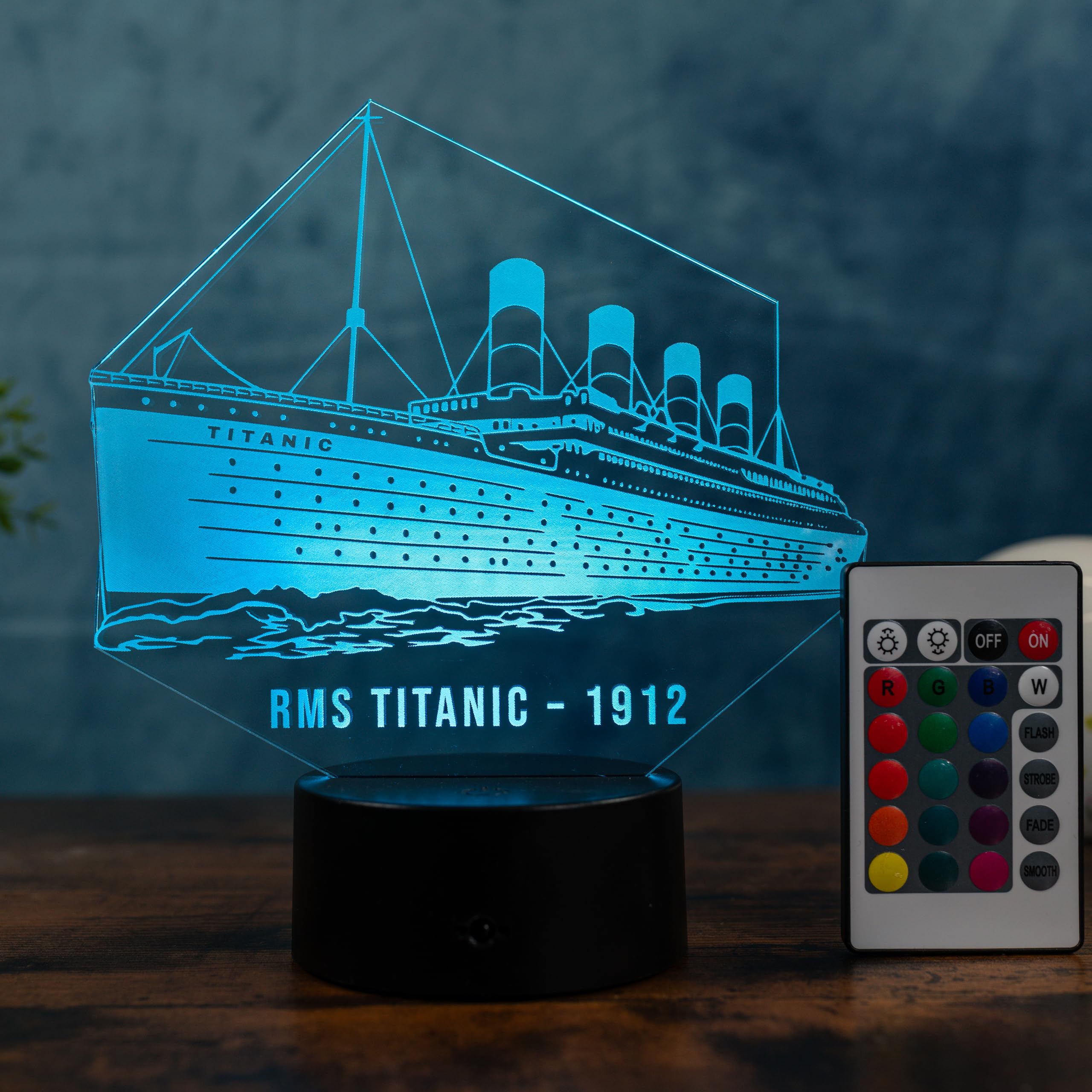 LED Lampe Titanic Schiff – 3D Nachtlicht mit Farbwechsel & Fernbedienung – Geschenk für Seefahrt-Fans, Nostalgiker & Technikliebhaber – dekorative Schiff Deko Tischlampe Wohnzimmer, Schlafzimmer