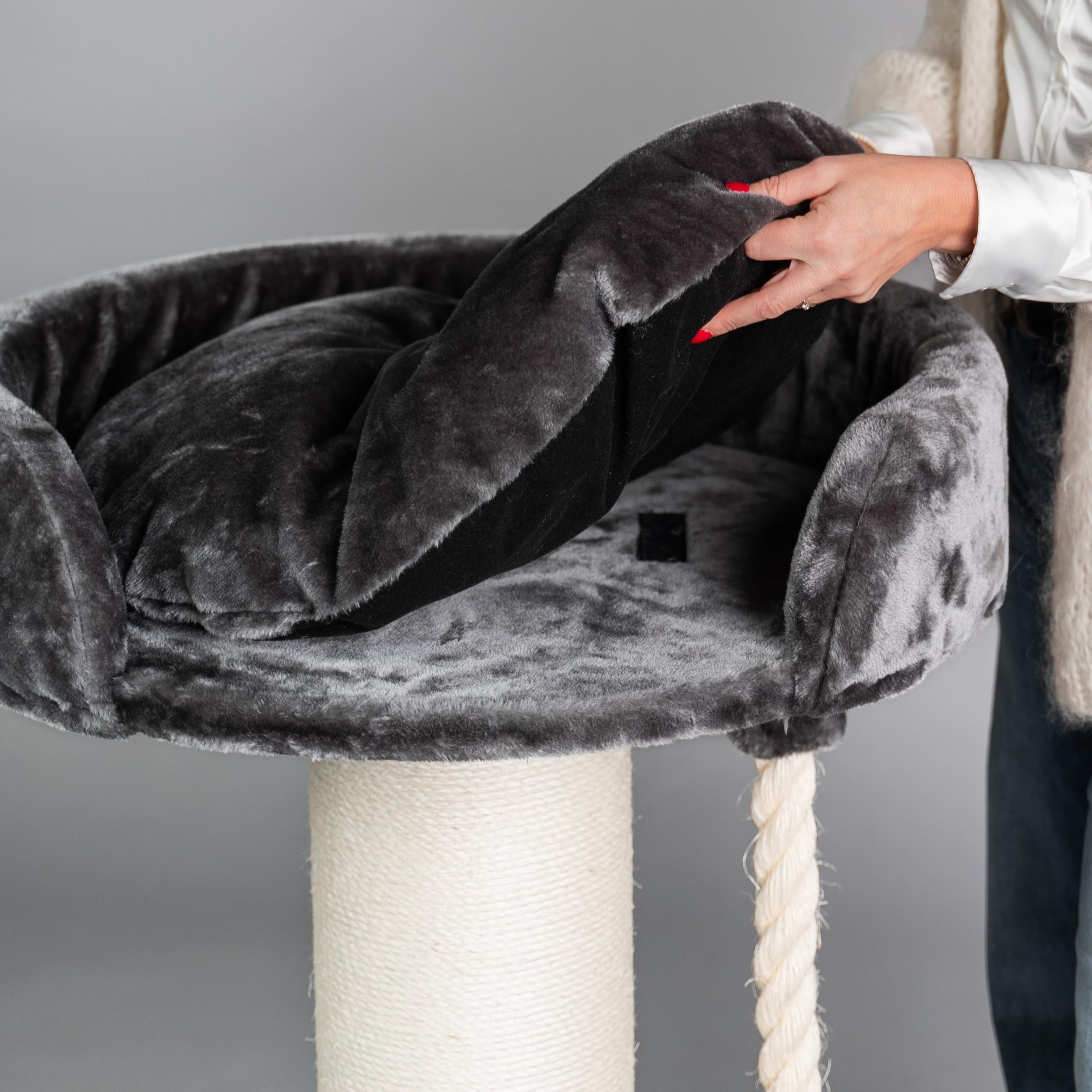 RHRQuality Tiragraffi per gatti di grossa taglia - Chartreux – 80 cm di altezza – Con palo in sisal extra spesso da 20 cm - Lussuosa cuccia di ⌀60 cm – Grigio scuro