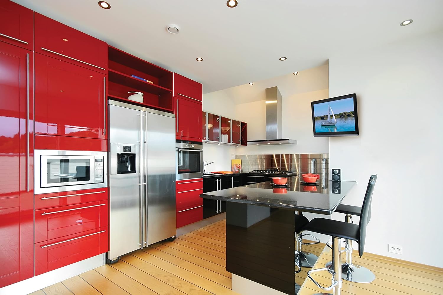 Television mounted on Peerless PA730 in a kitchen