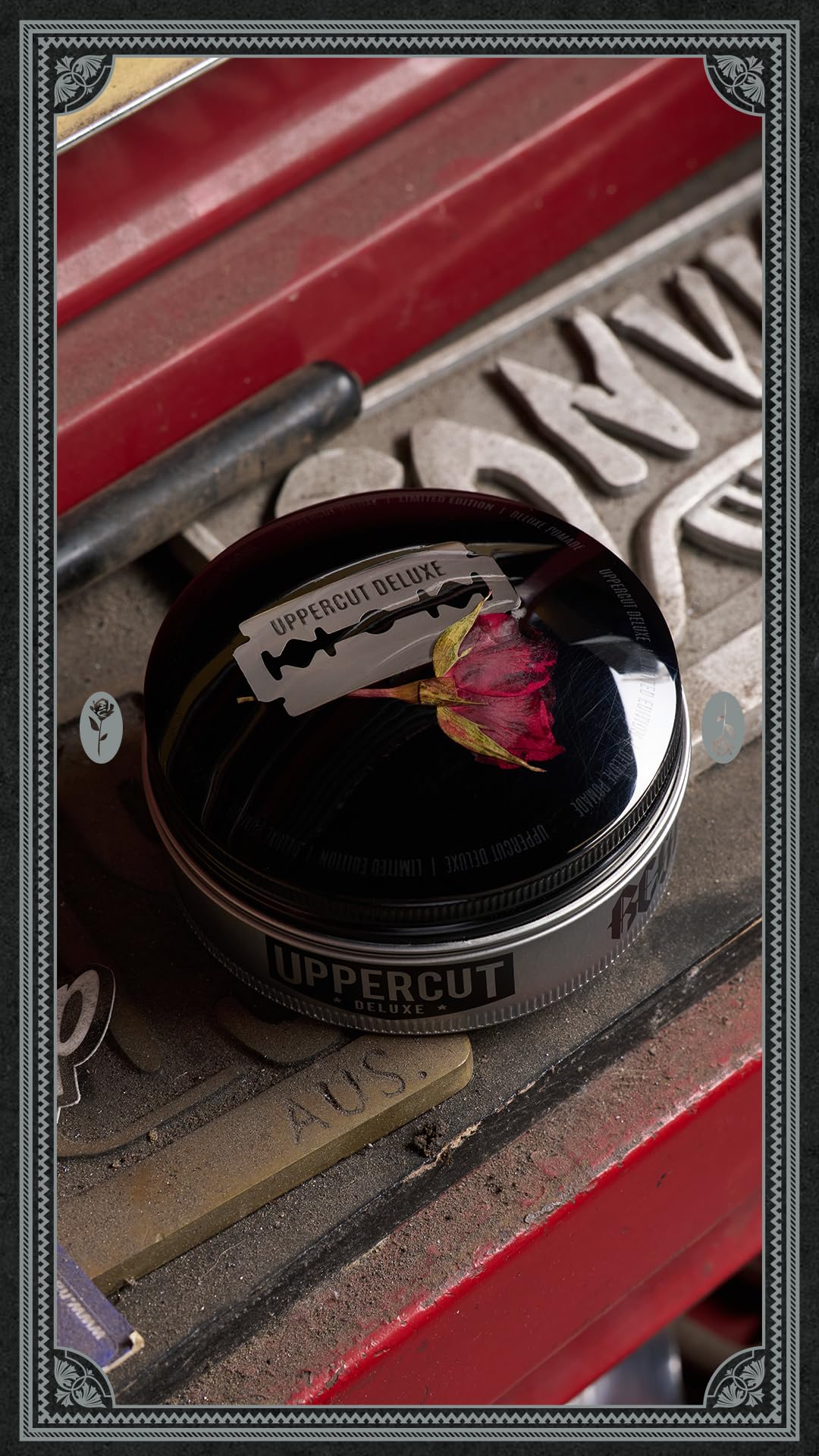 Uppercut Deluxe Resin and Rose Deluxe Pomade, Pomata a base d'acqua profumata alla rosa, Pomata a tenuta forte e lucentezza elevata 100 g